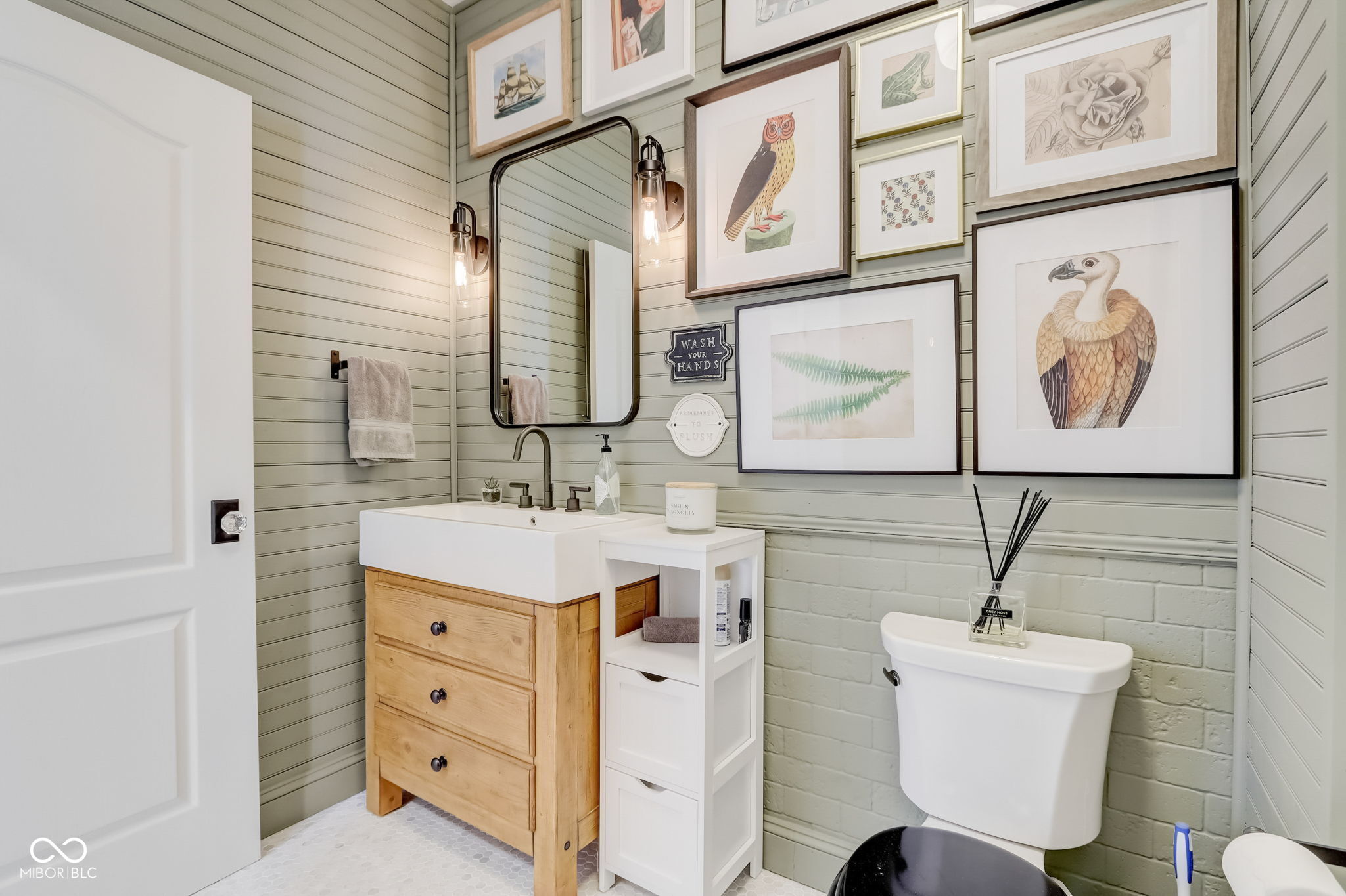 12938 University Crescent Unit: 3B