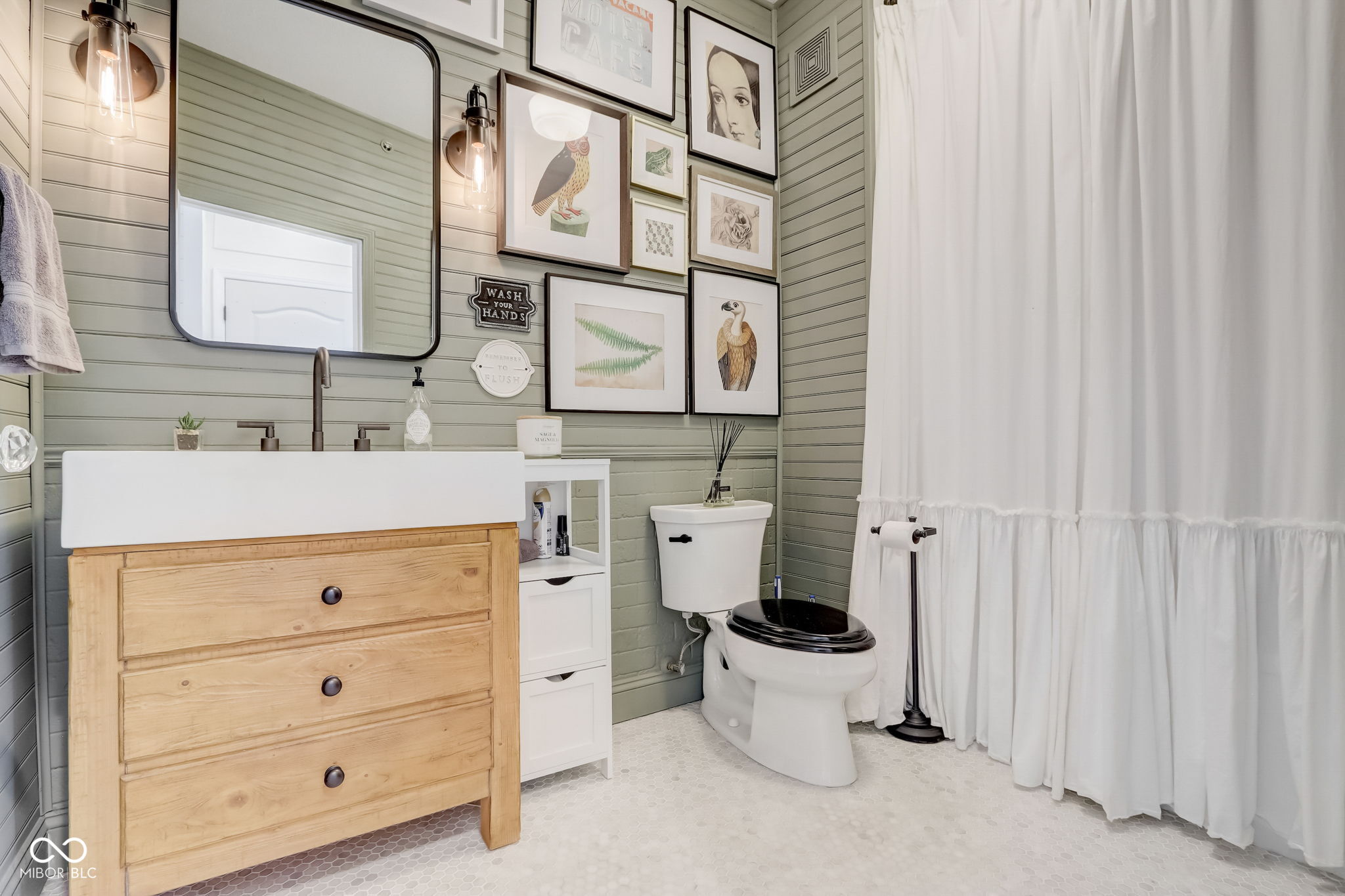 12938 University Crescent Unit: 3B