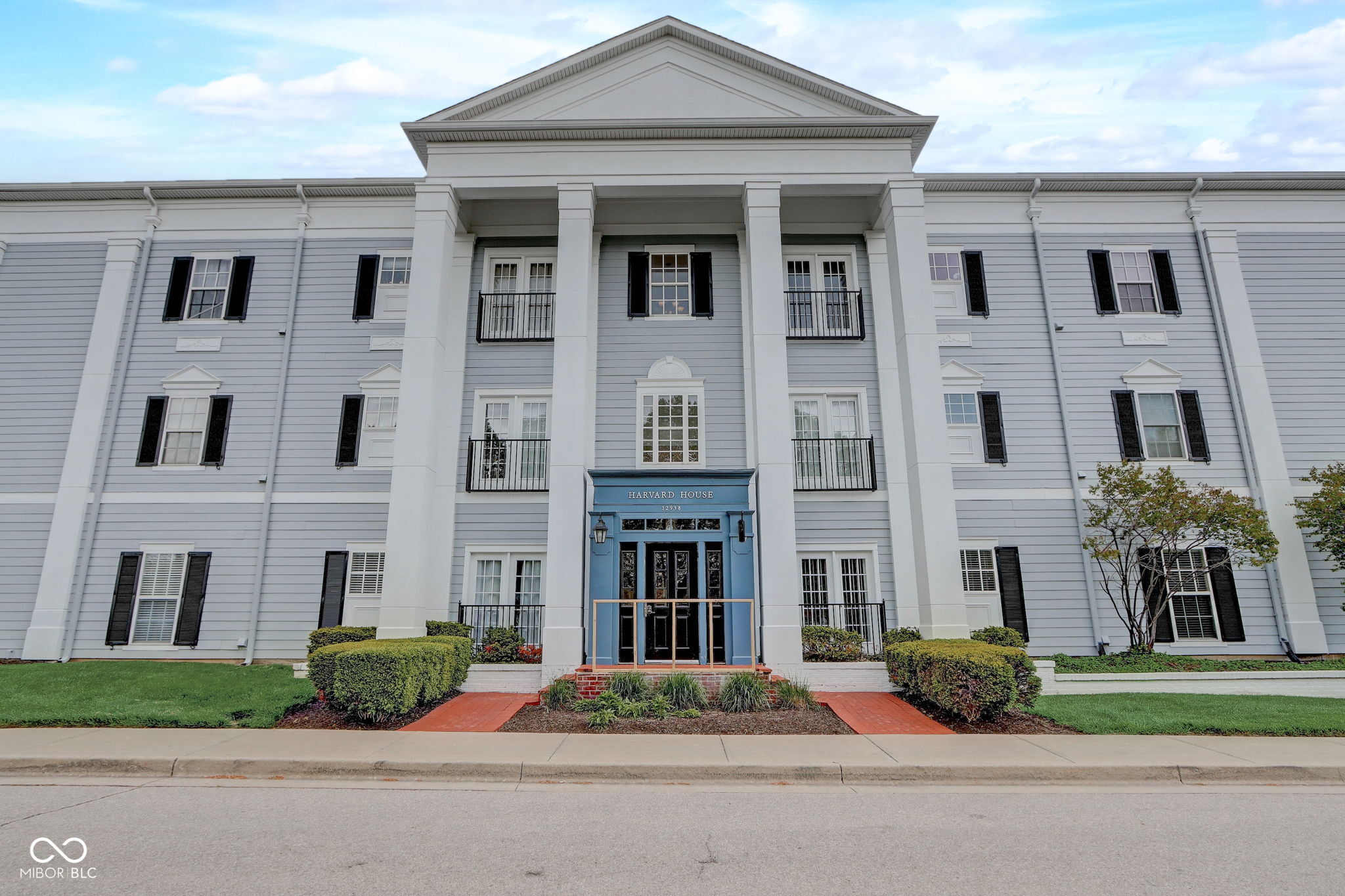 12938 University Crescent Unit: 3B