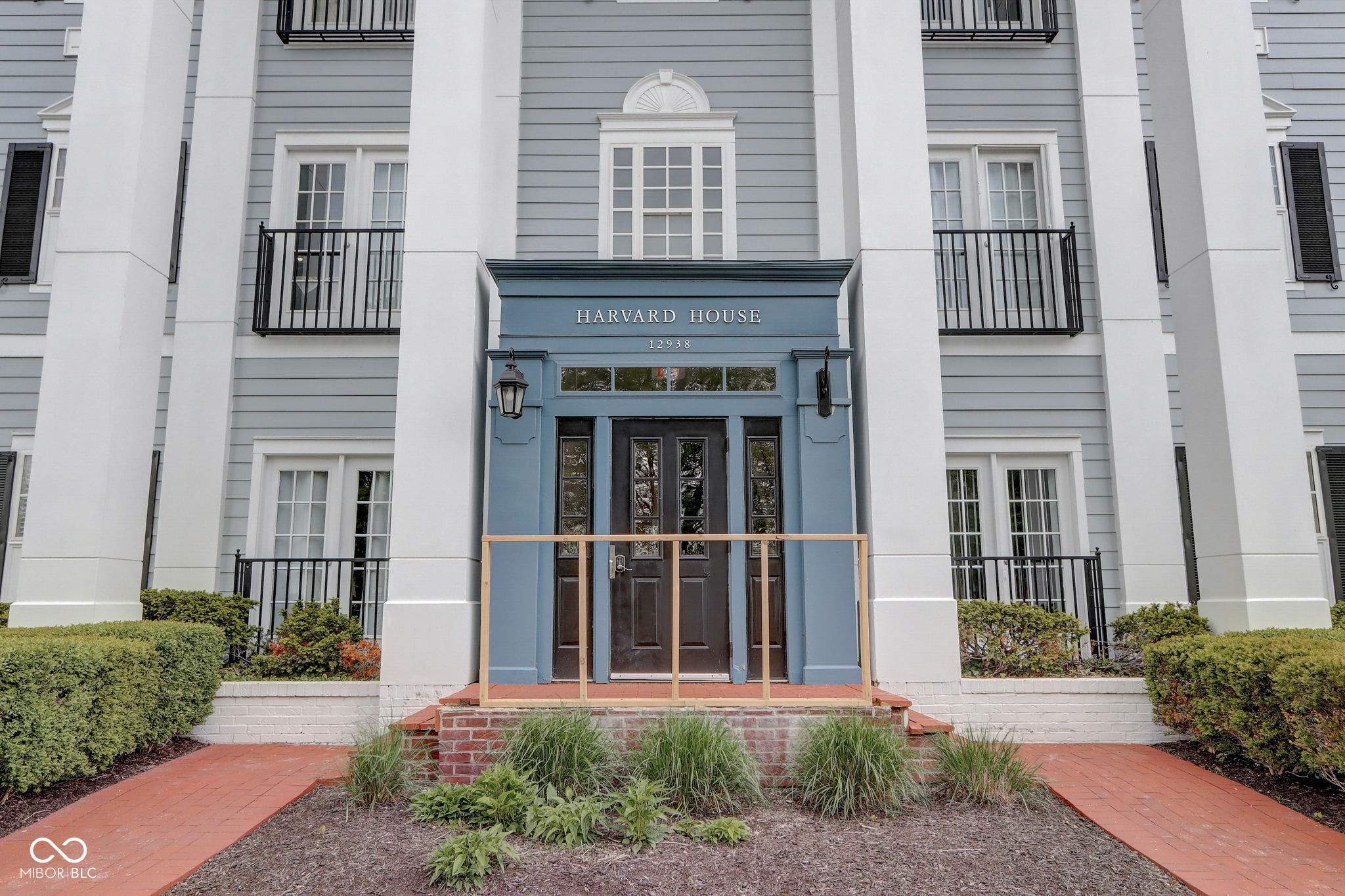 12938 University Crescent Unit: 3B