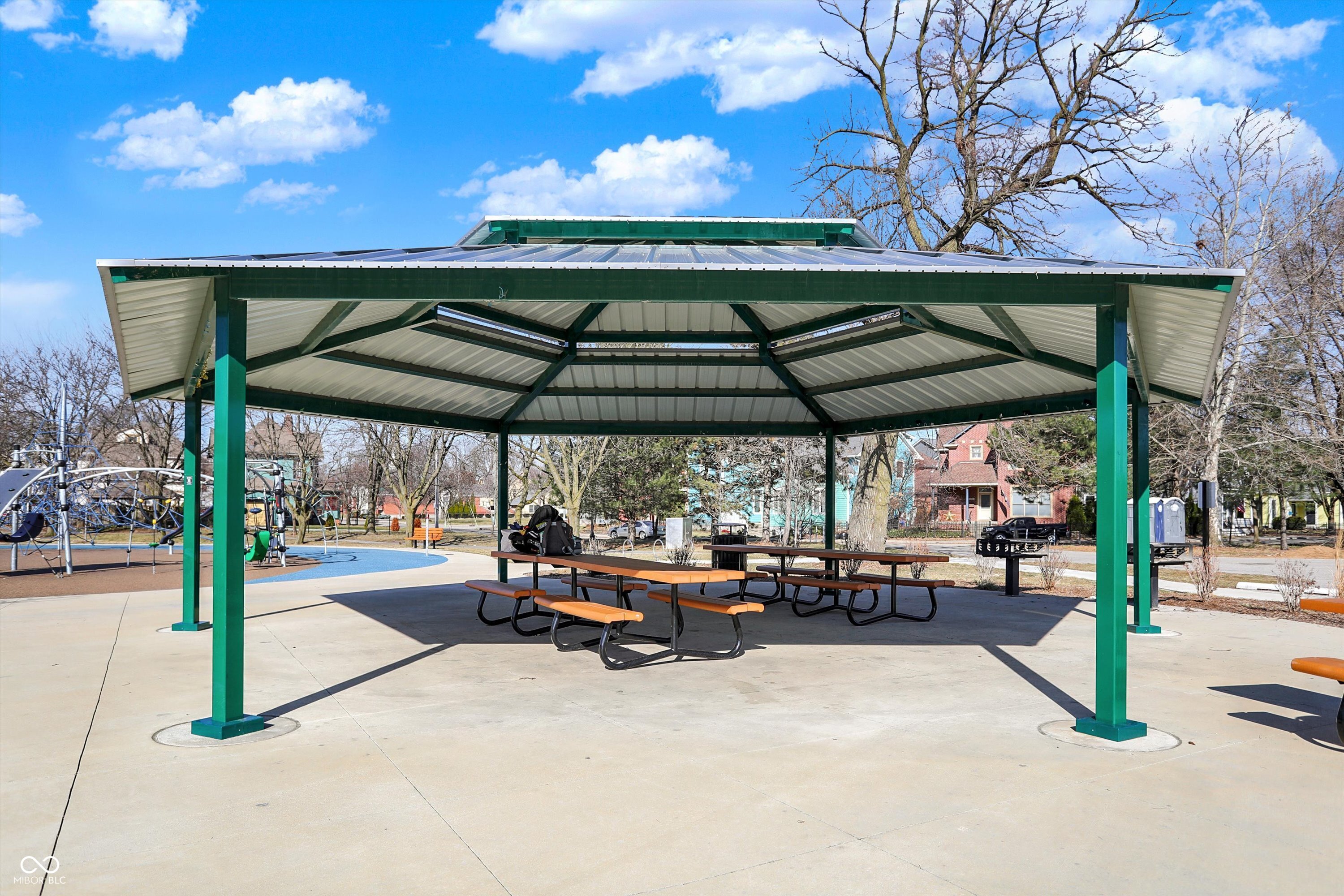 1422 Carrollton Avenue