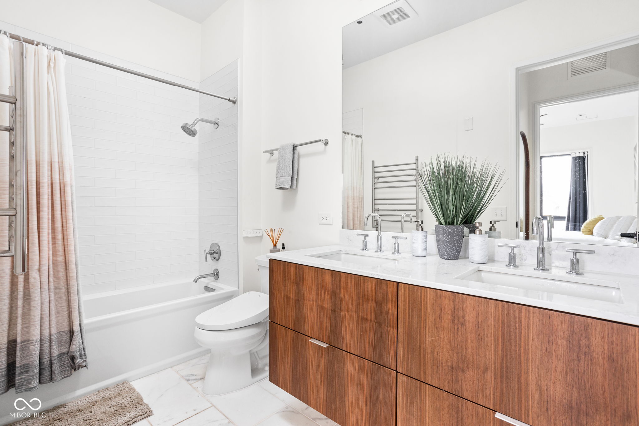 877 N East Street: UNIT 201A
