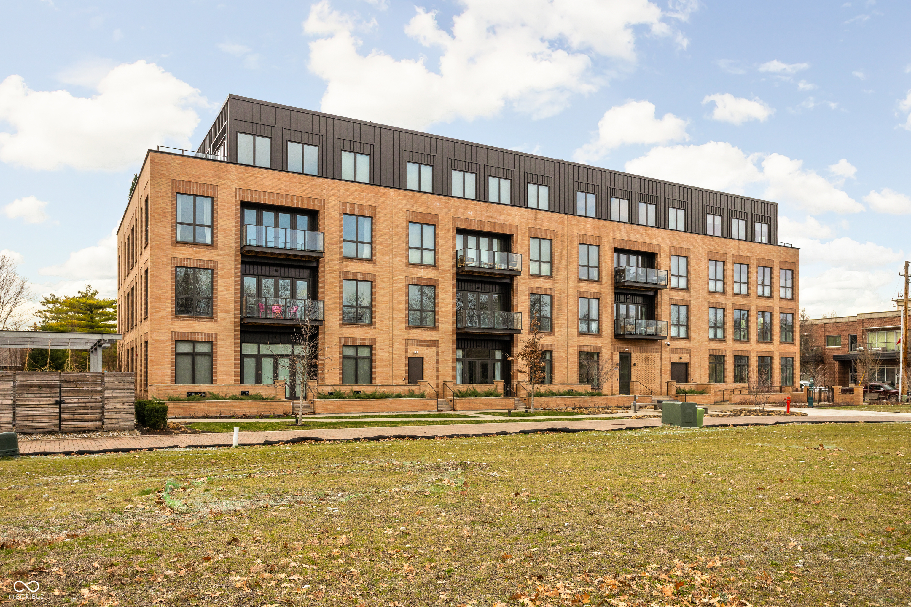 877 N East Street Unit: UNIT 201A