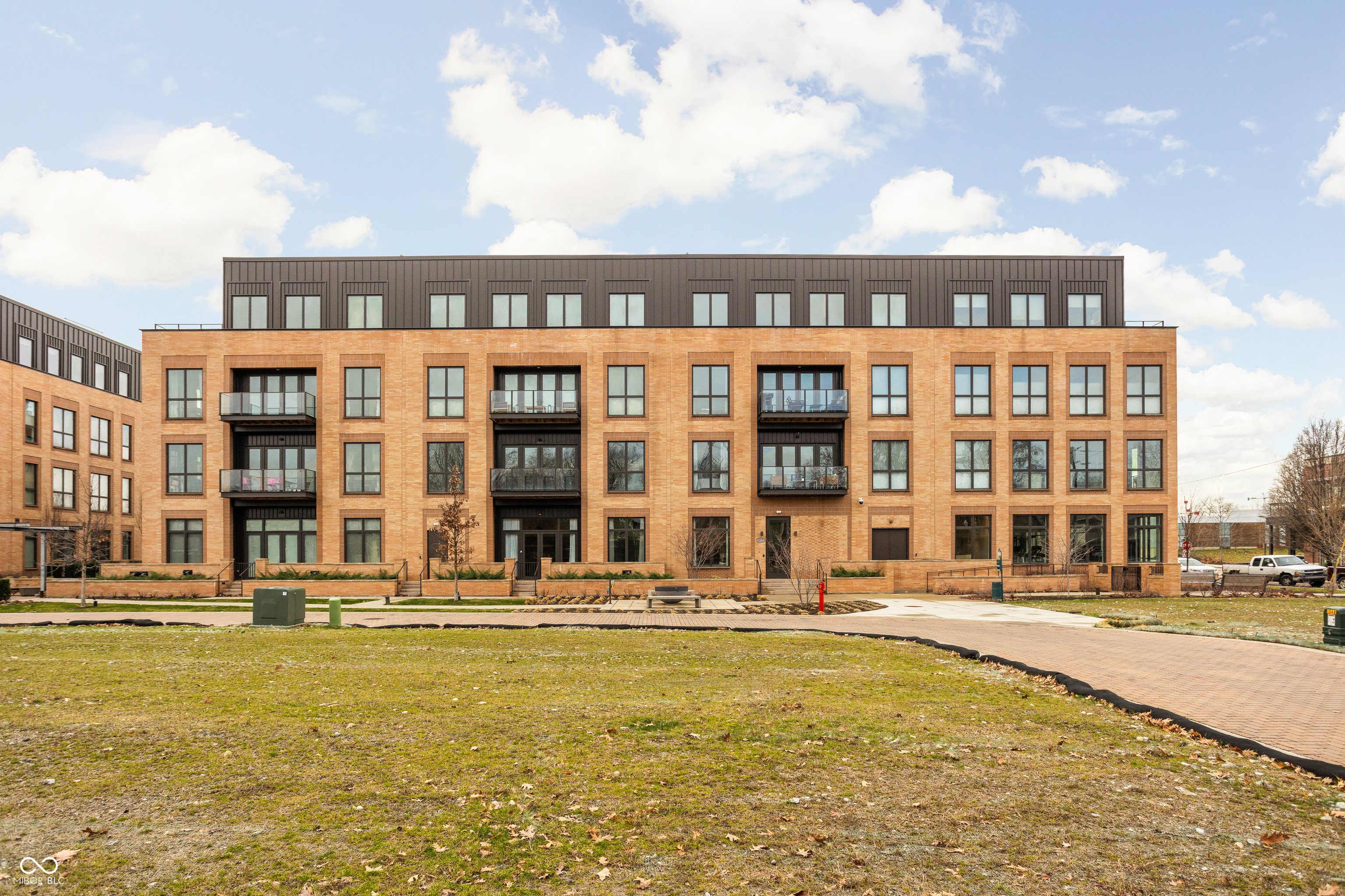 877 N East Street Unit: UNIT 201A