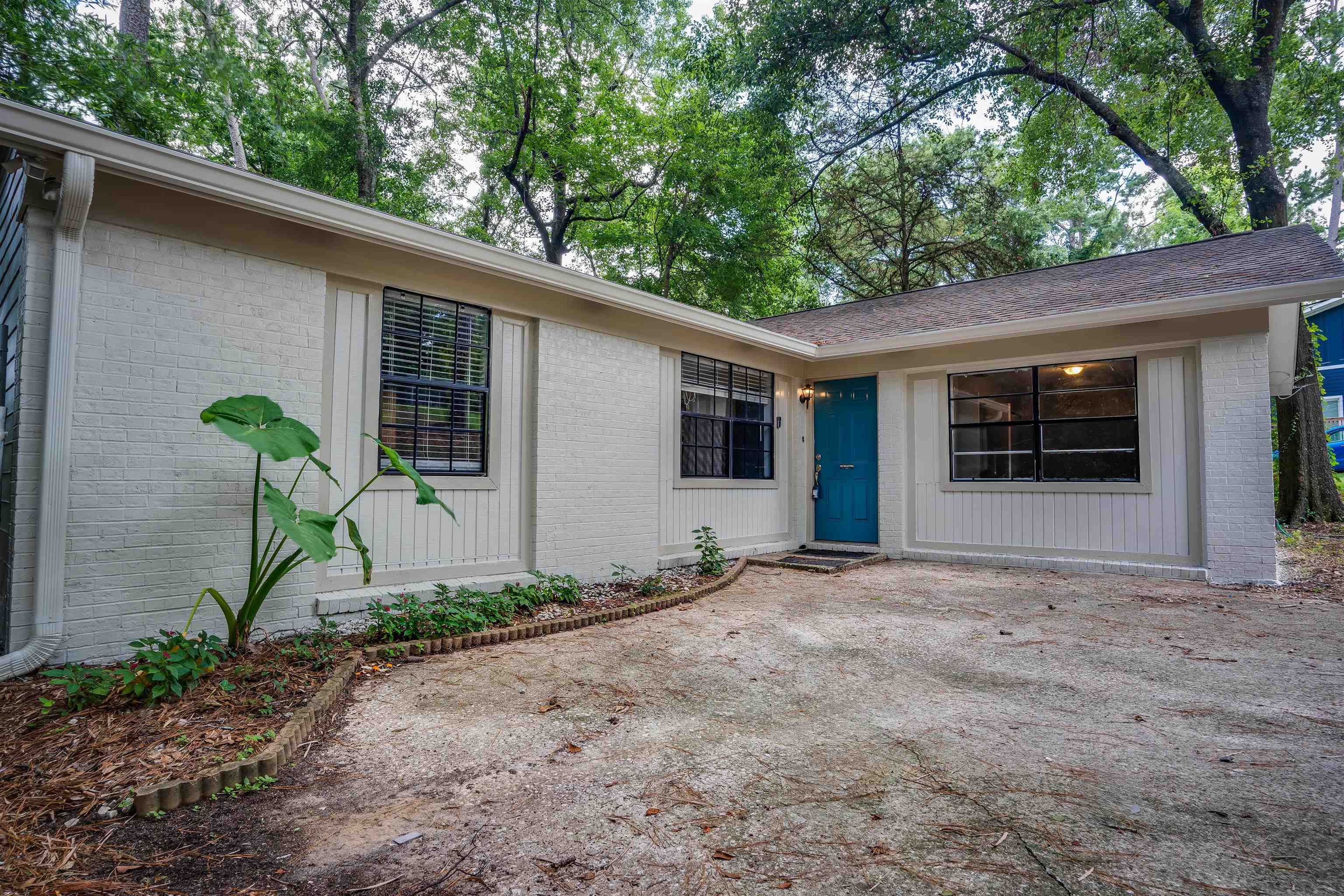 2404 Ionic Court