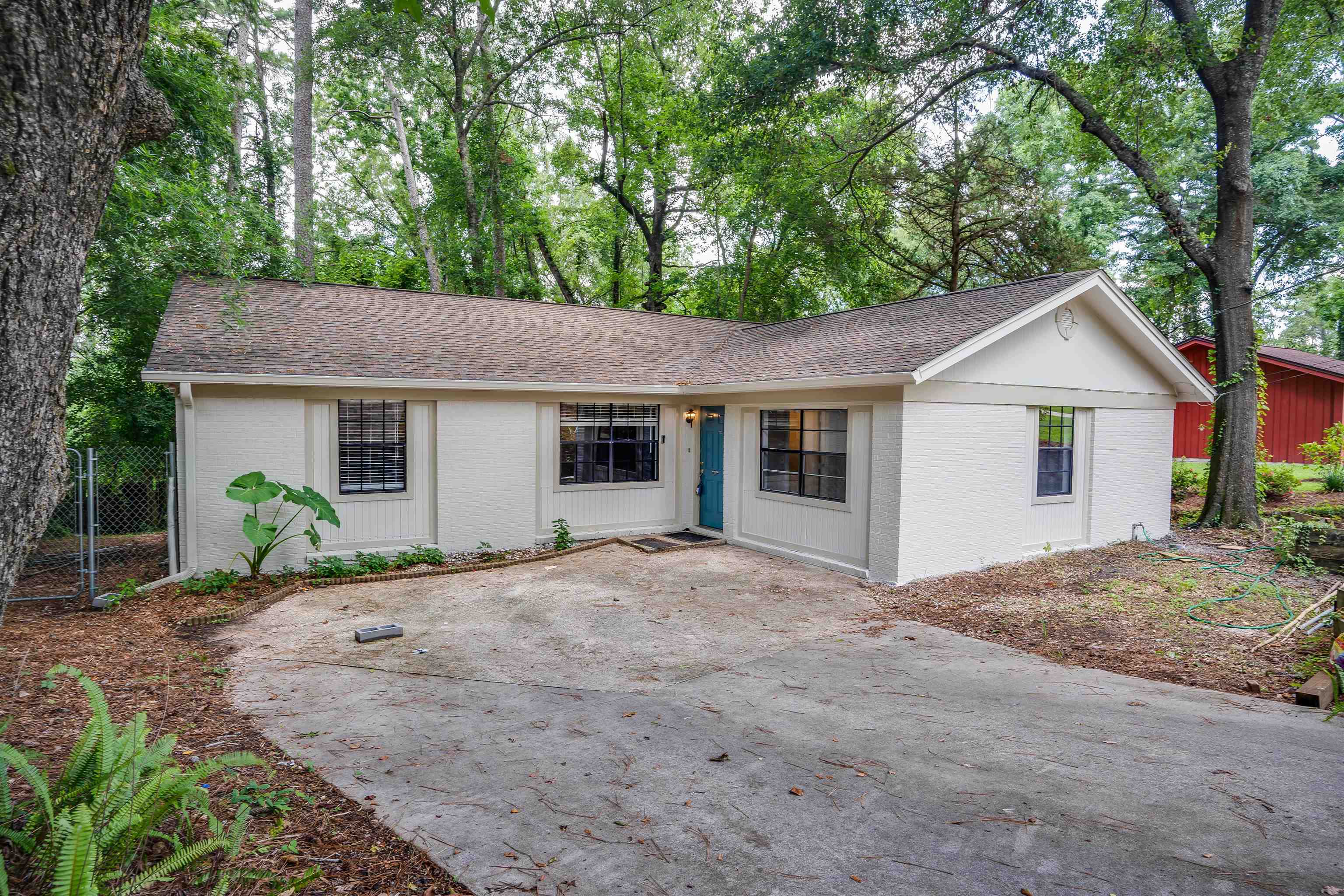 2404 Ionic Court