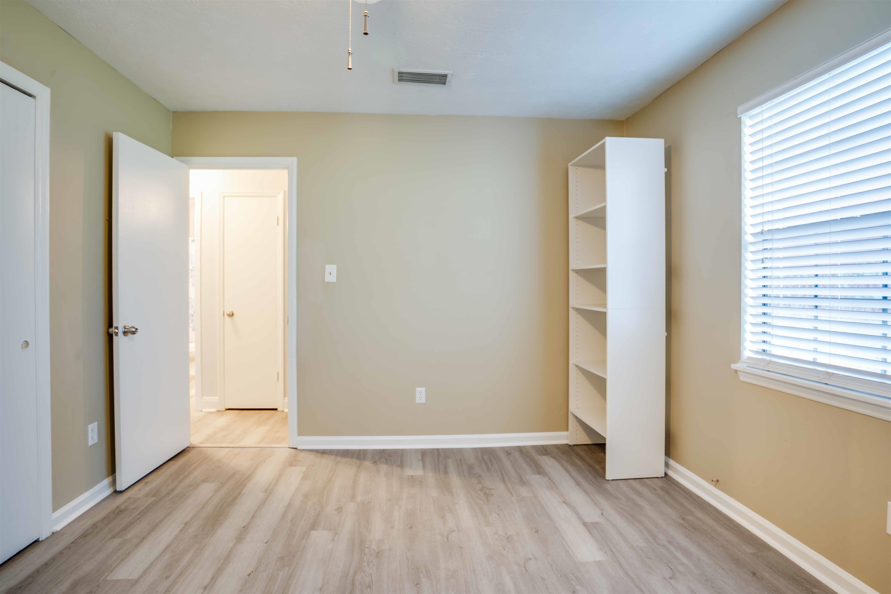 2404 Ionic Court
