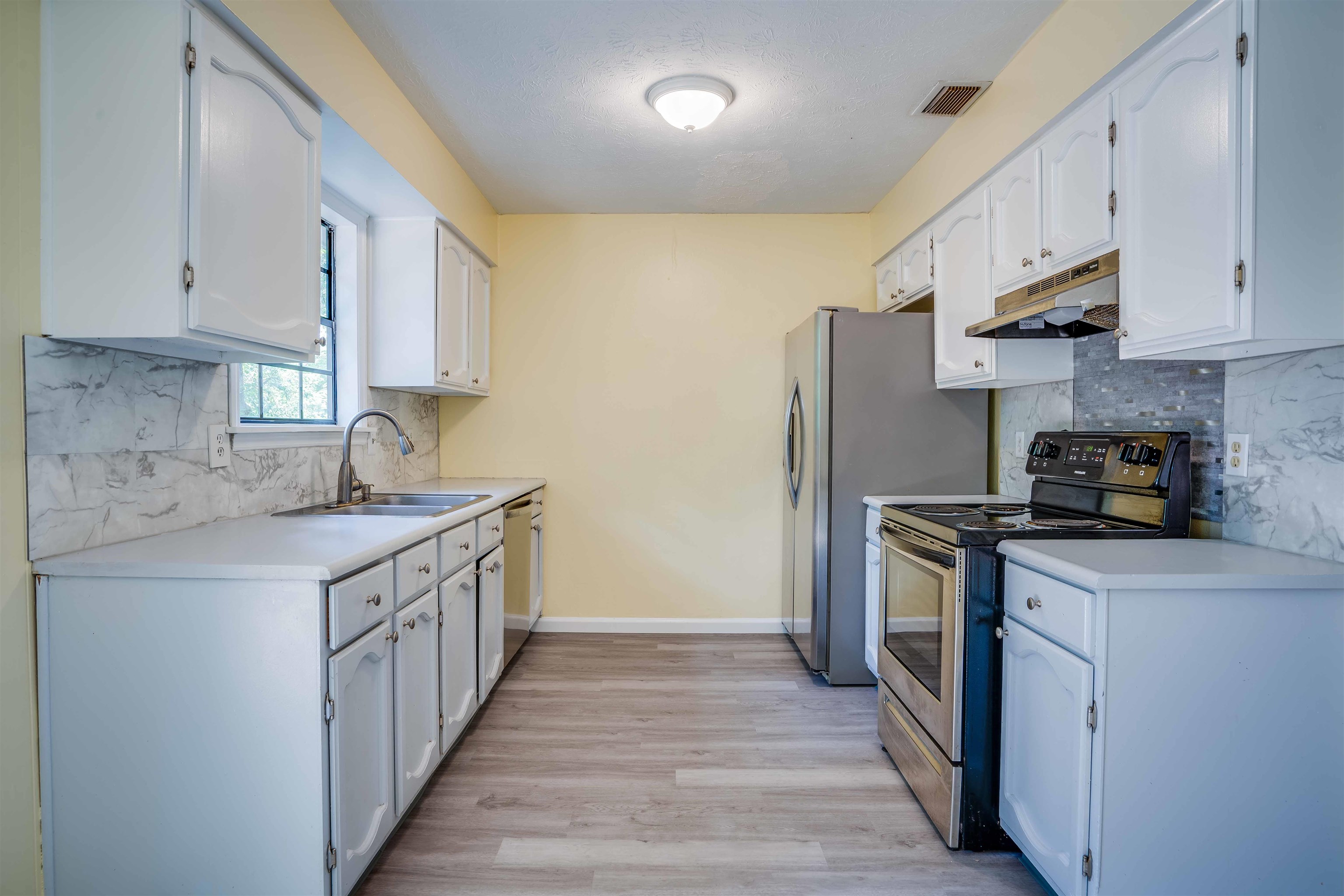 2404 Ionic Court