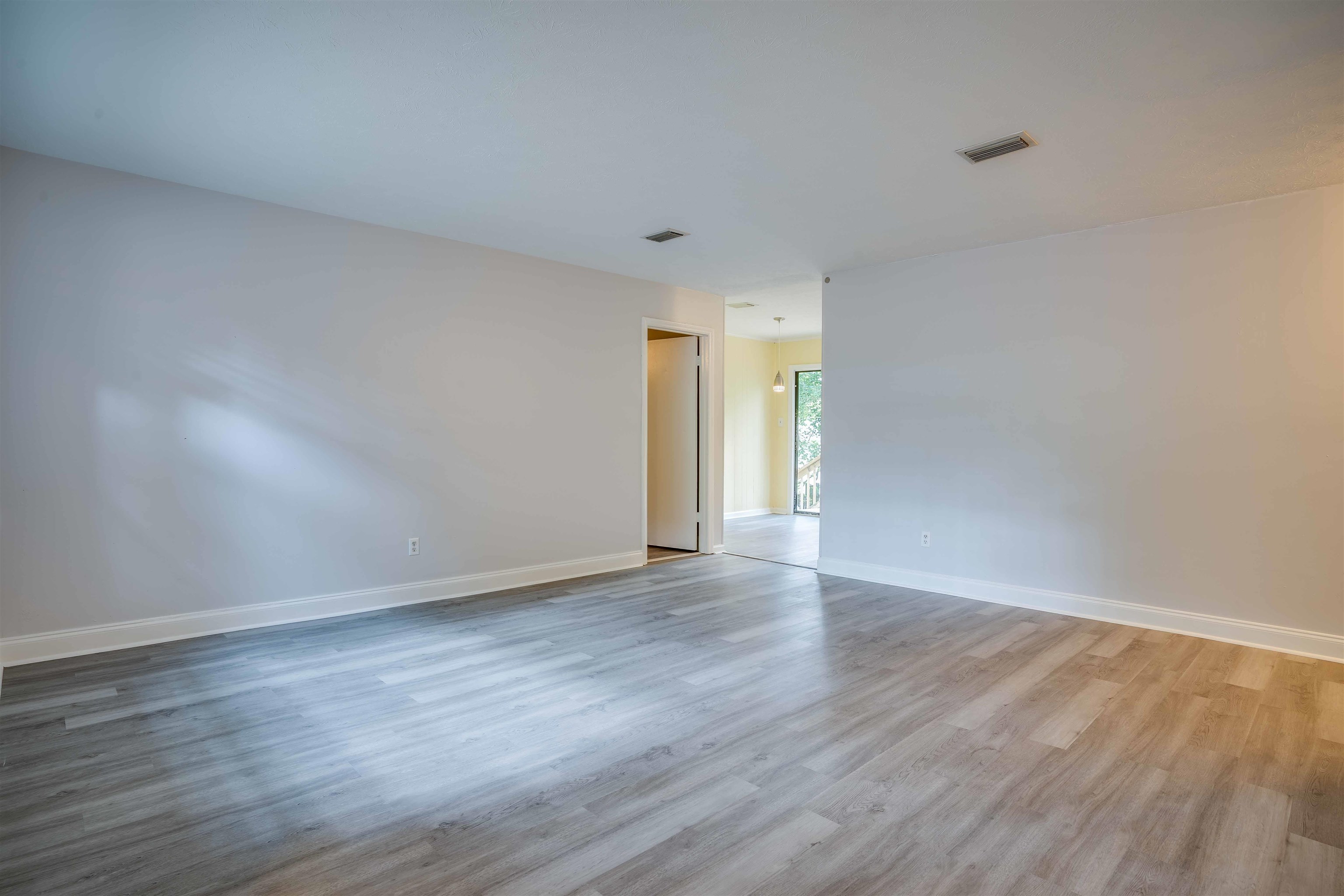 2404 Ionic Court