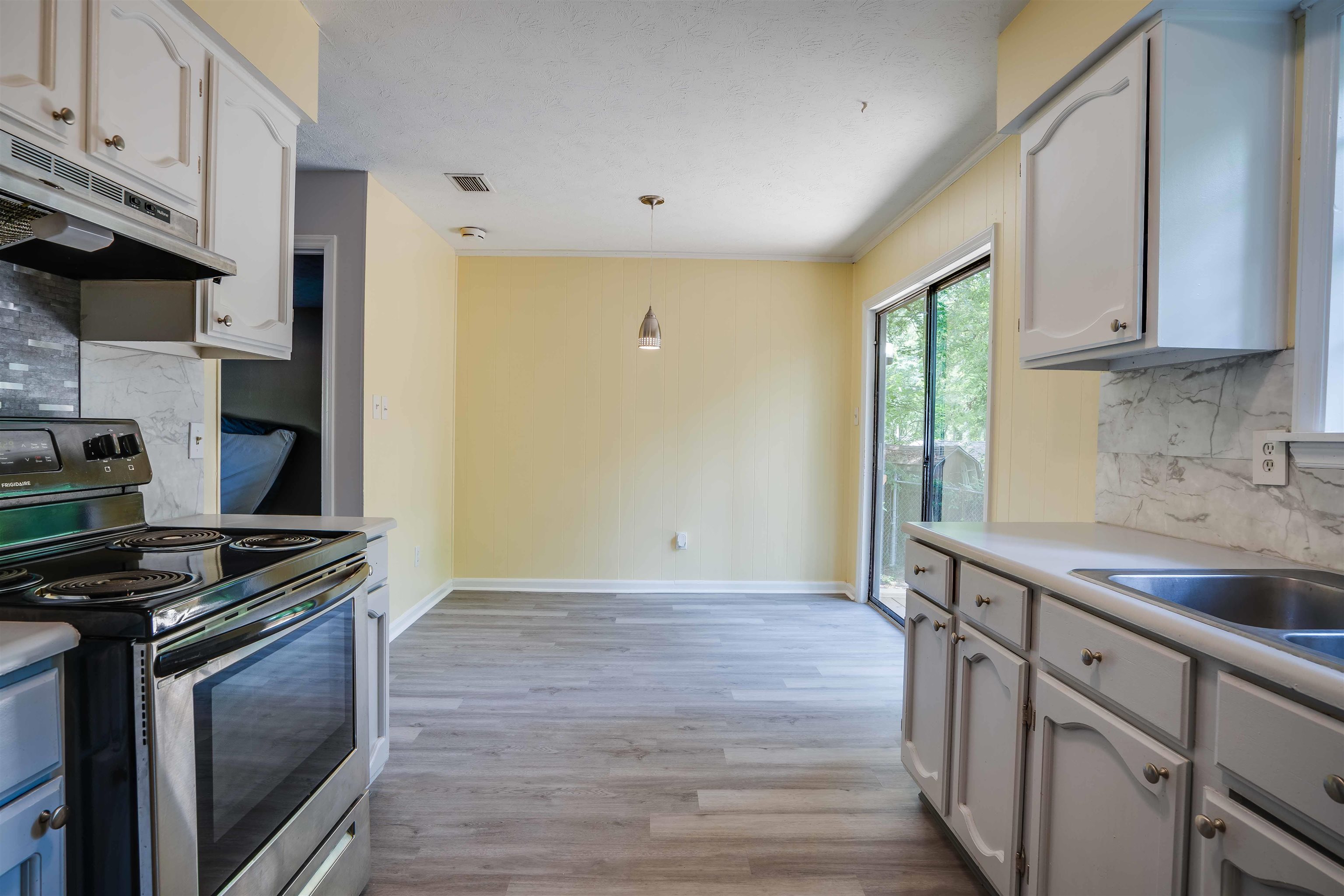 2404 Ionic Court