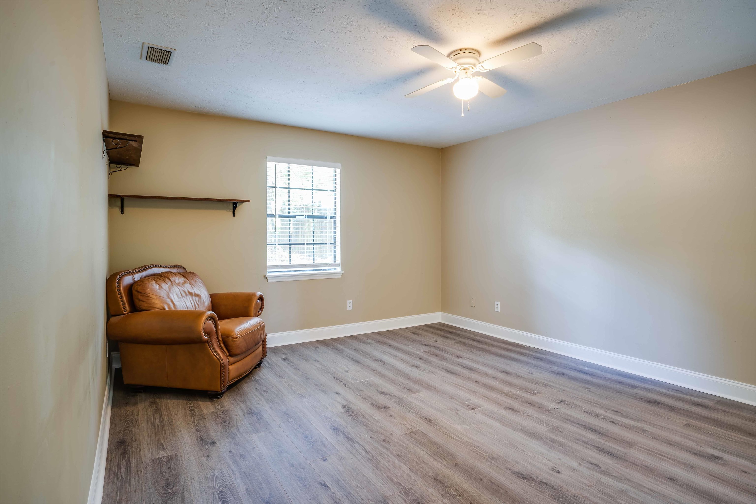 2404 Ionic Court