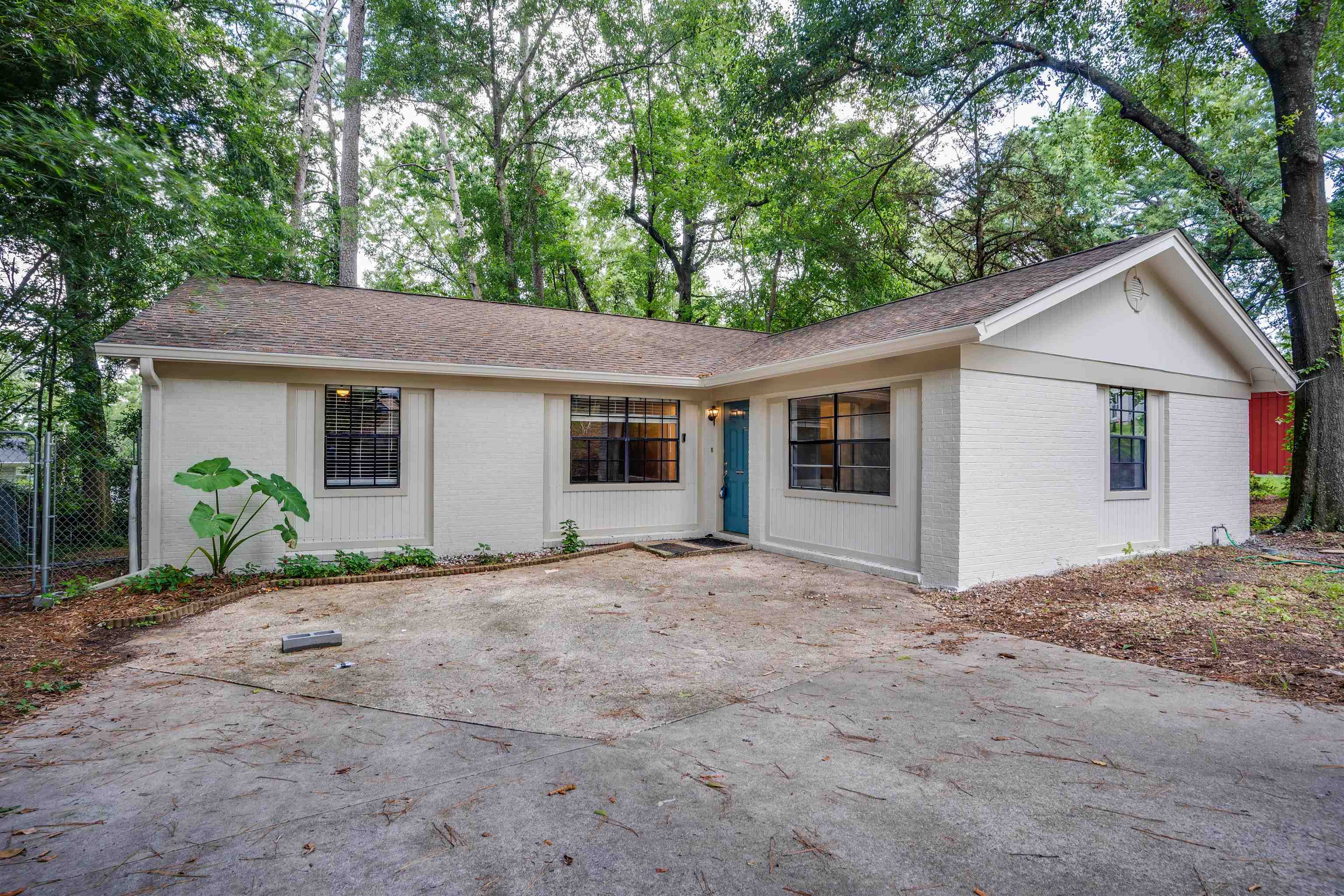 2404 Ionic Court