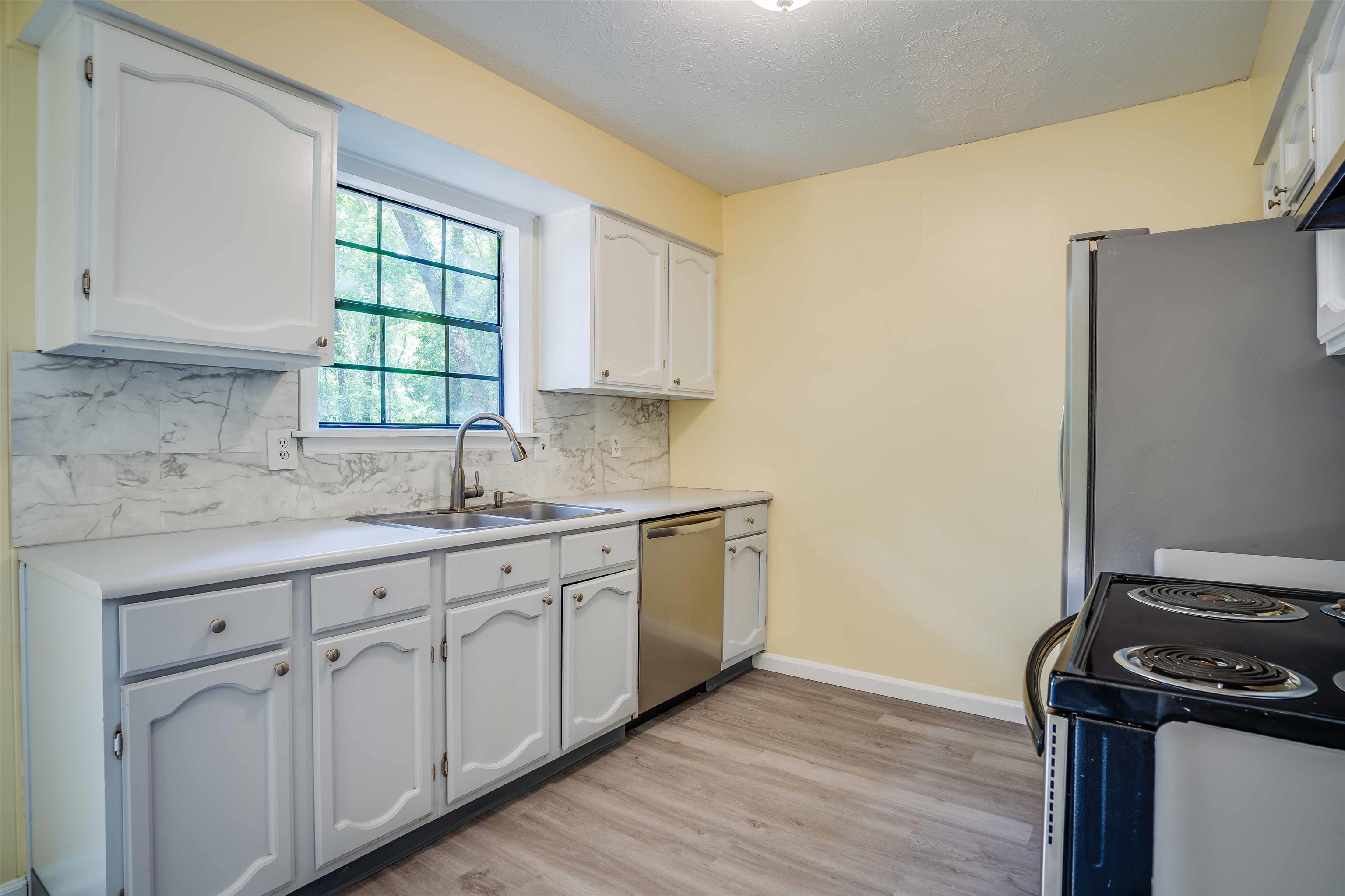 2404 Ionic Court