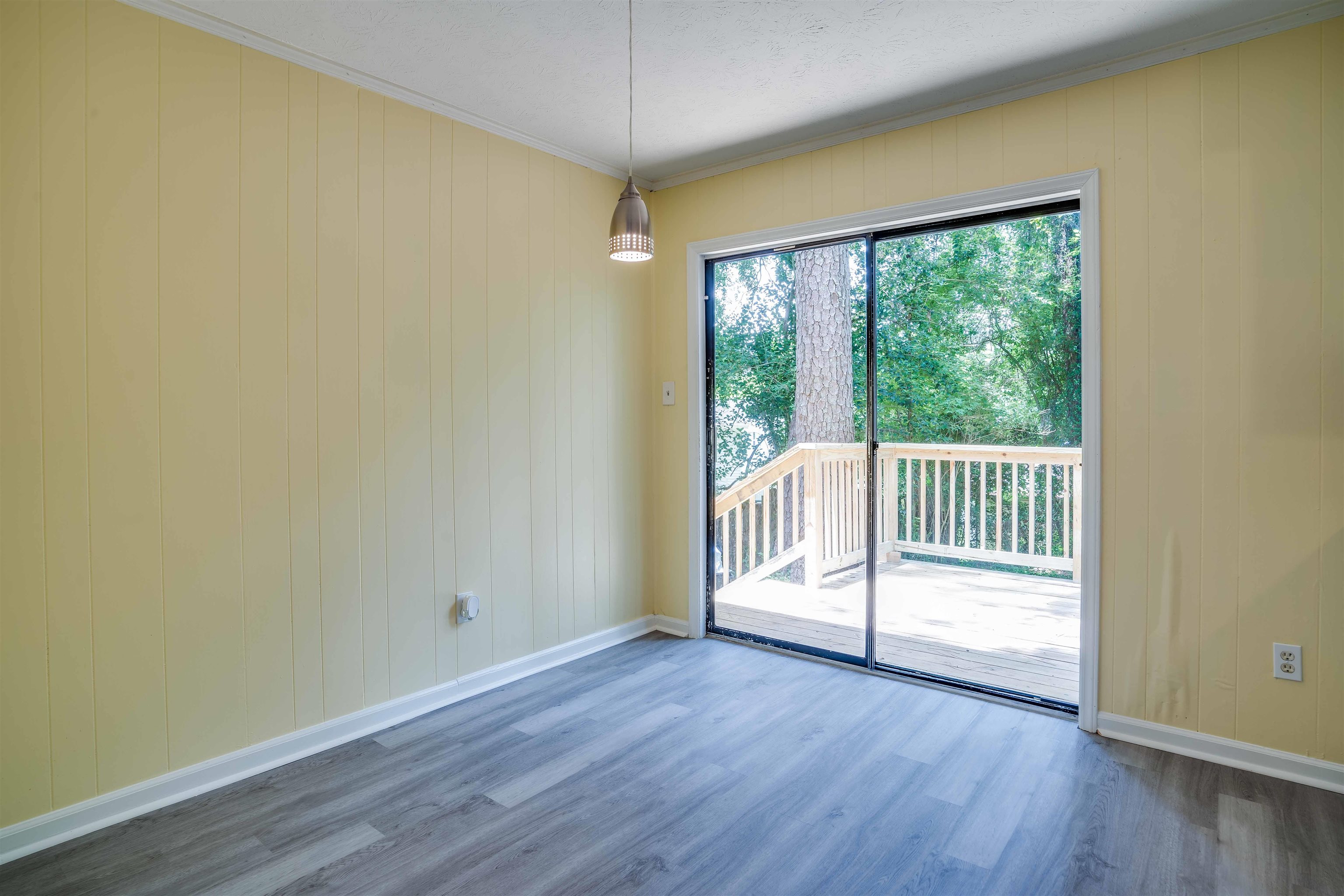 2404 Ionic Court