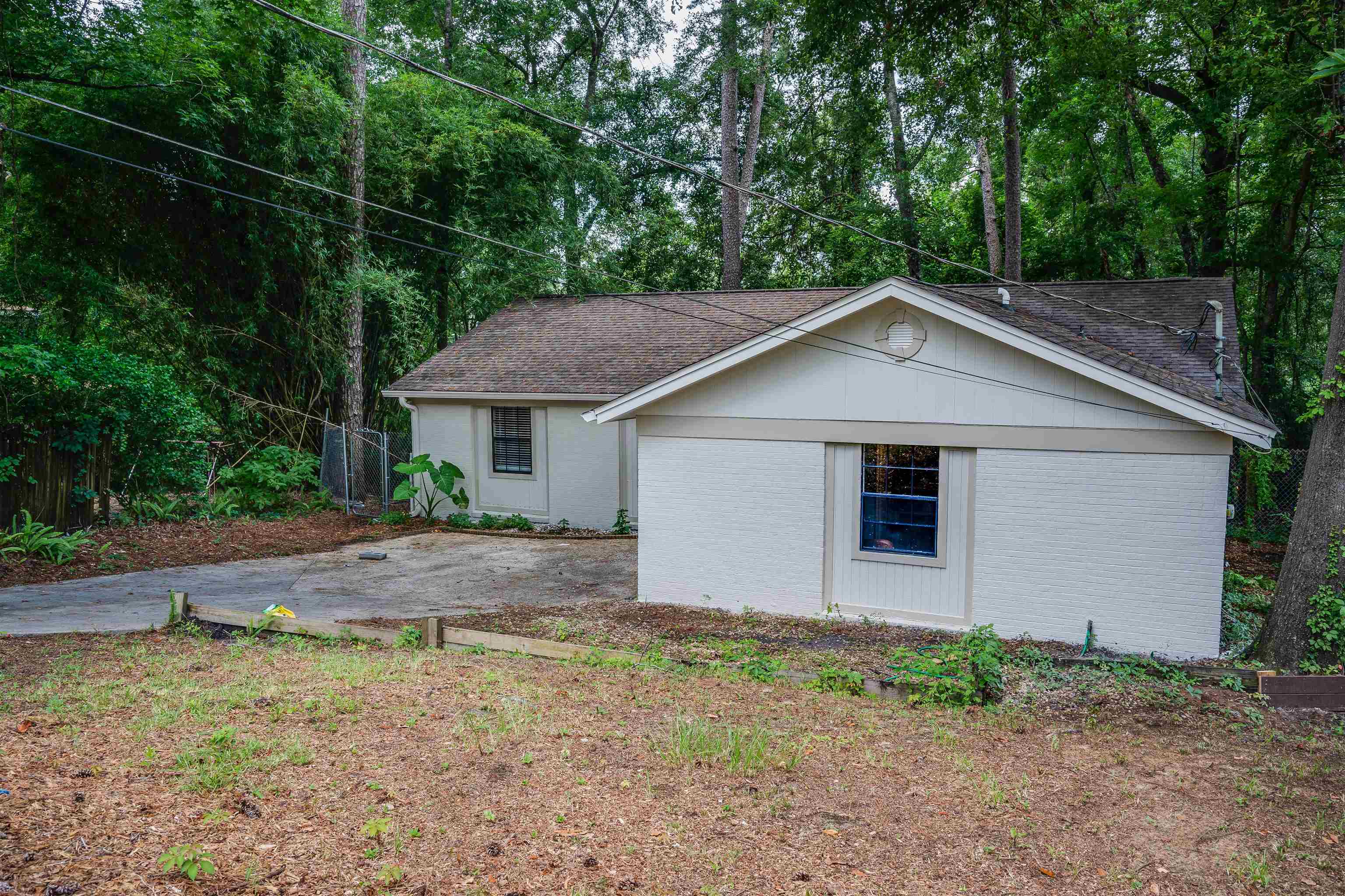 2404 Ionic Court