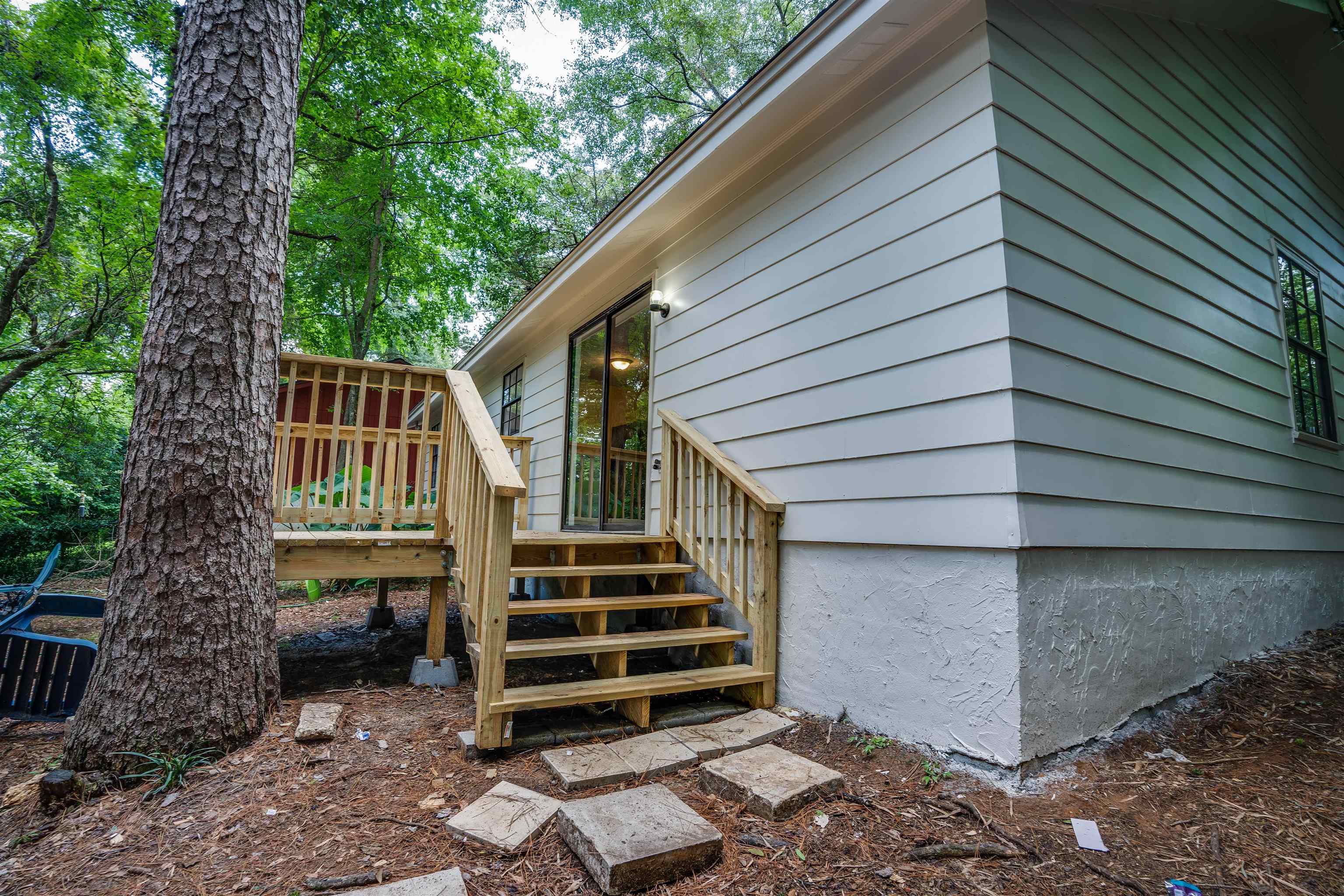 2404 Ionic Court
