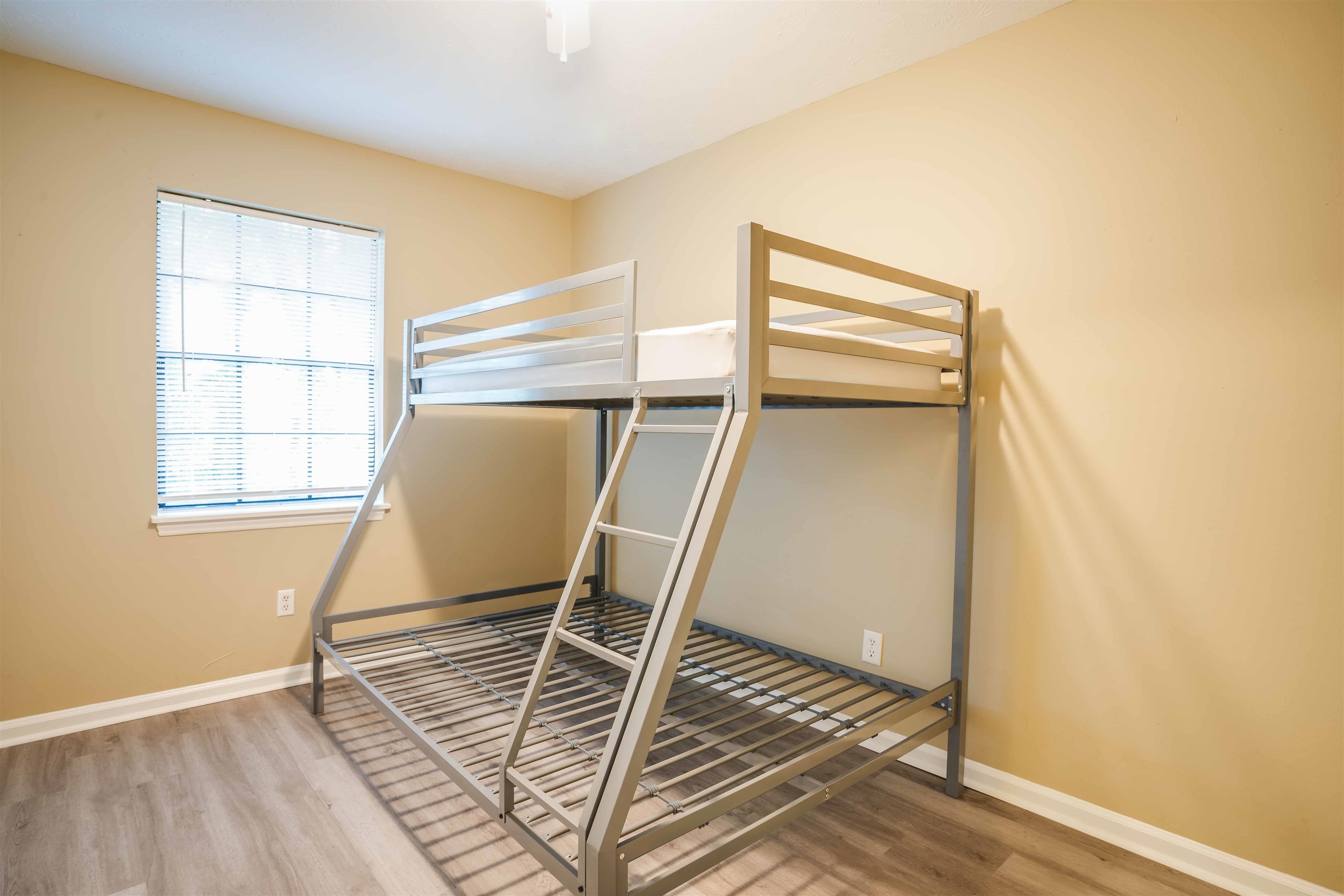 2404 Ionic Court