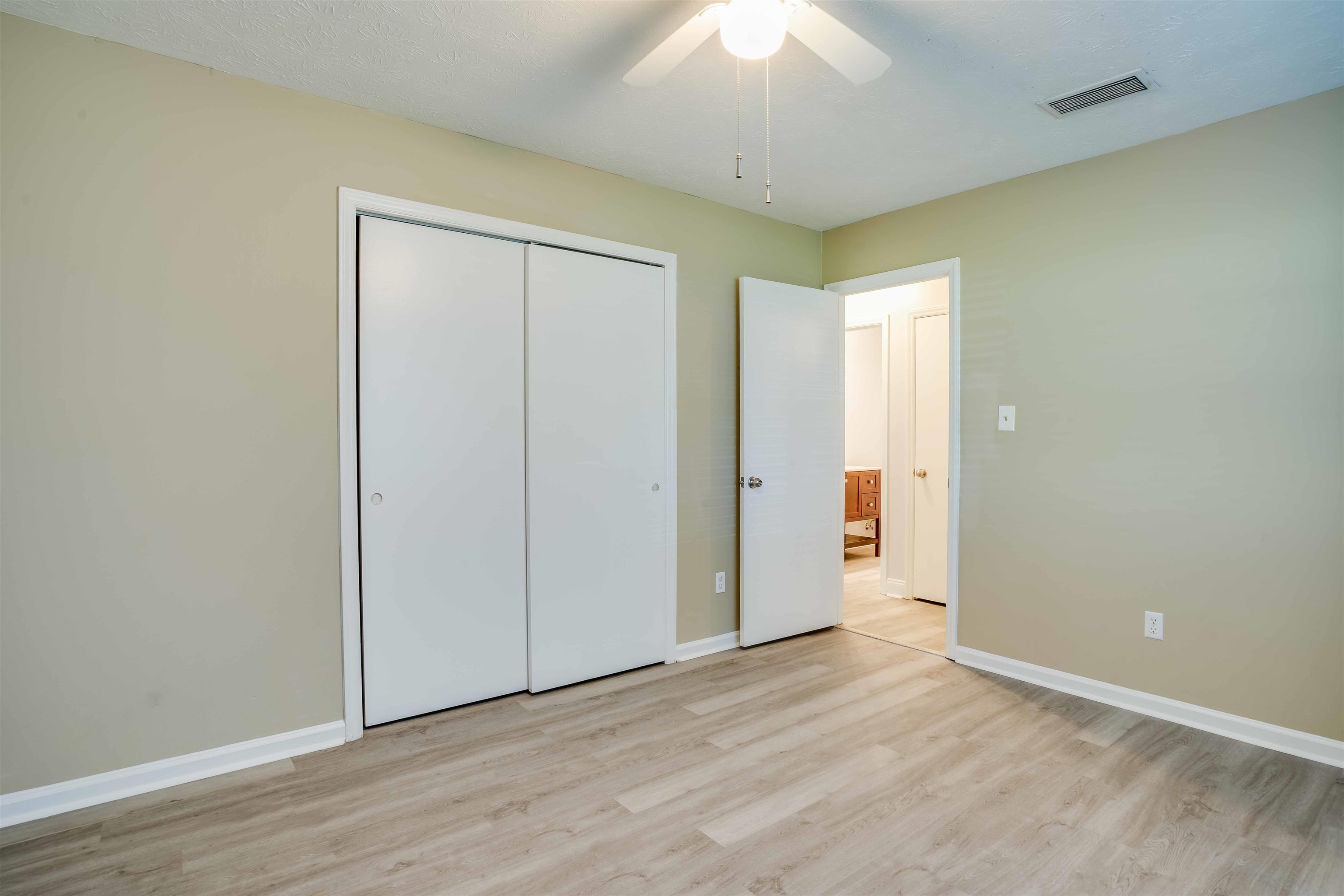 2404 Ionic Court