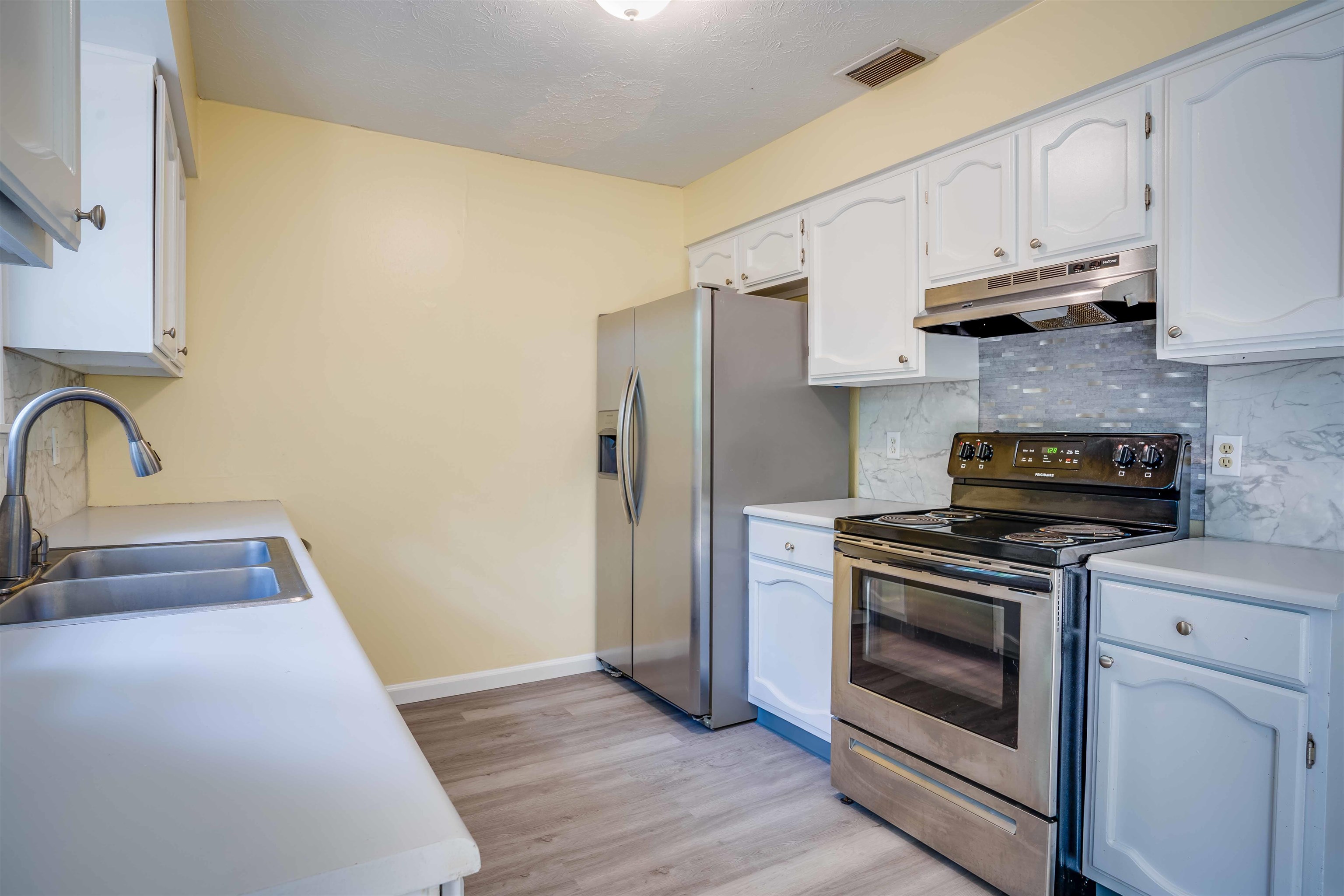 2404 Ionic Court