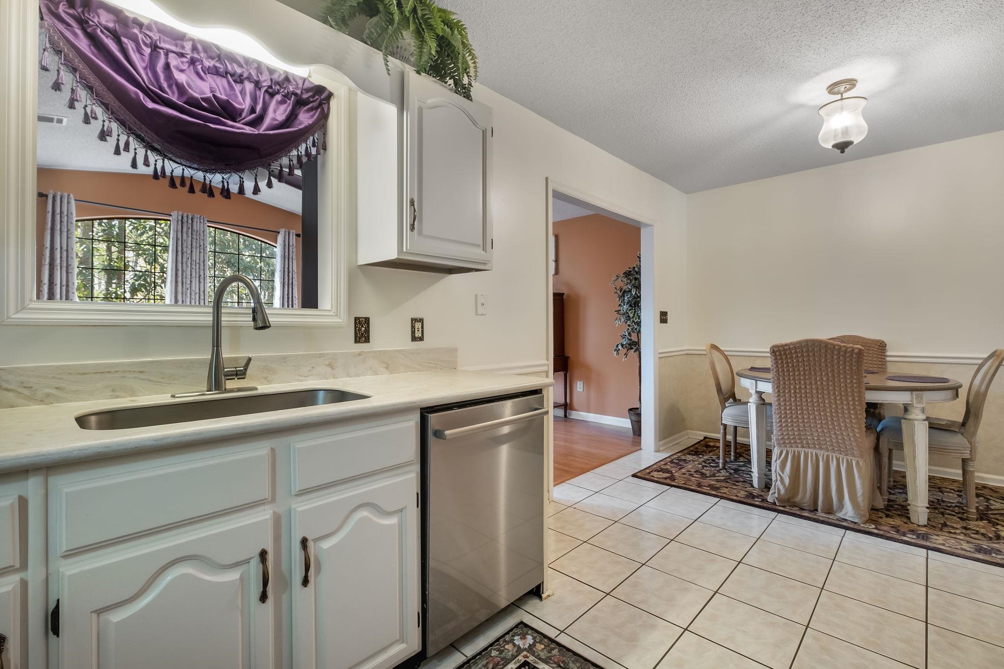 8204 Chickasaw Trail