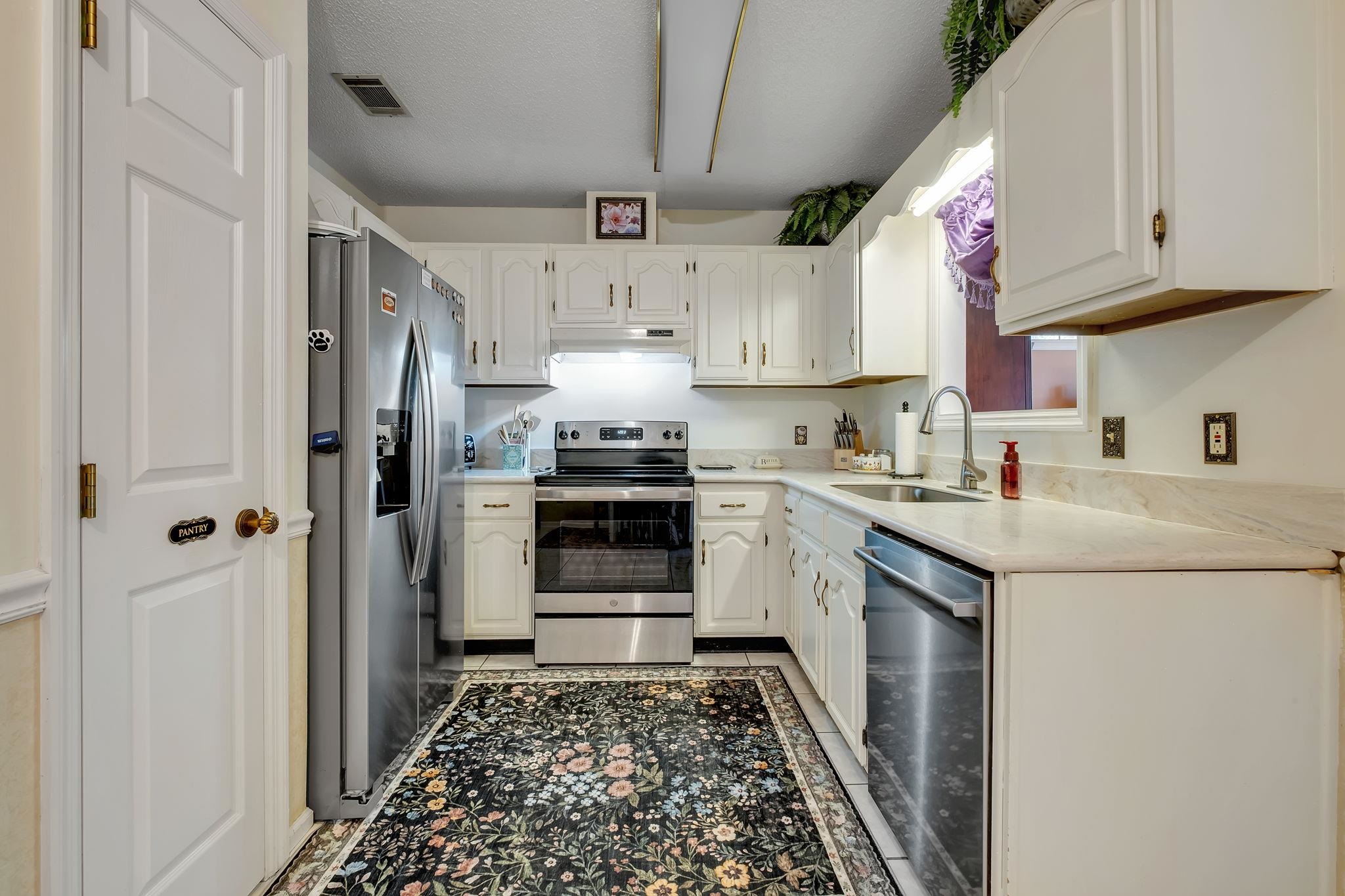 8204 Chickasaw Trail