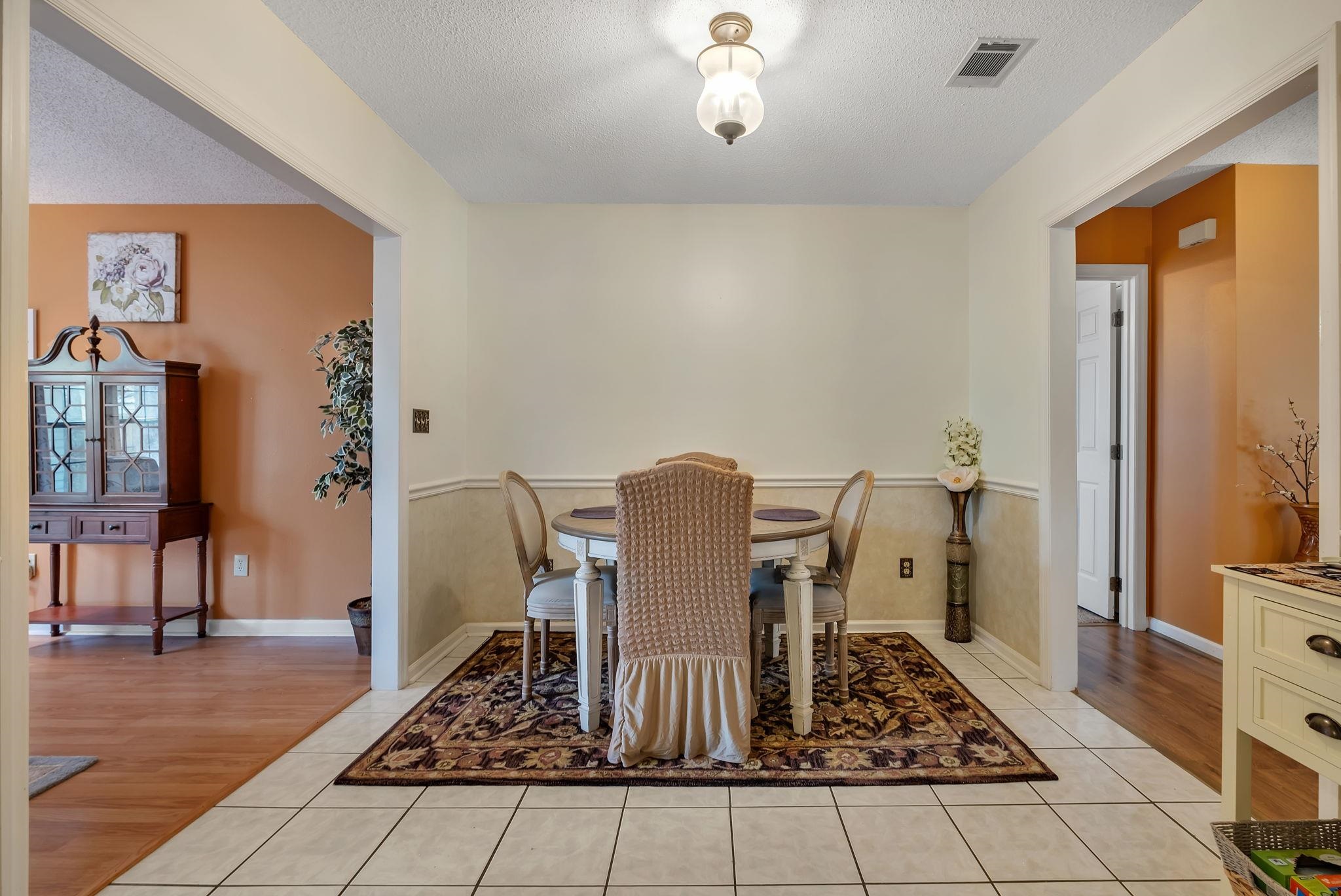 8204 Chickasaw Trail