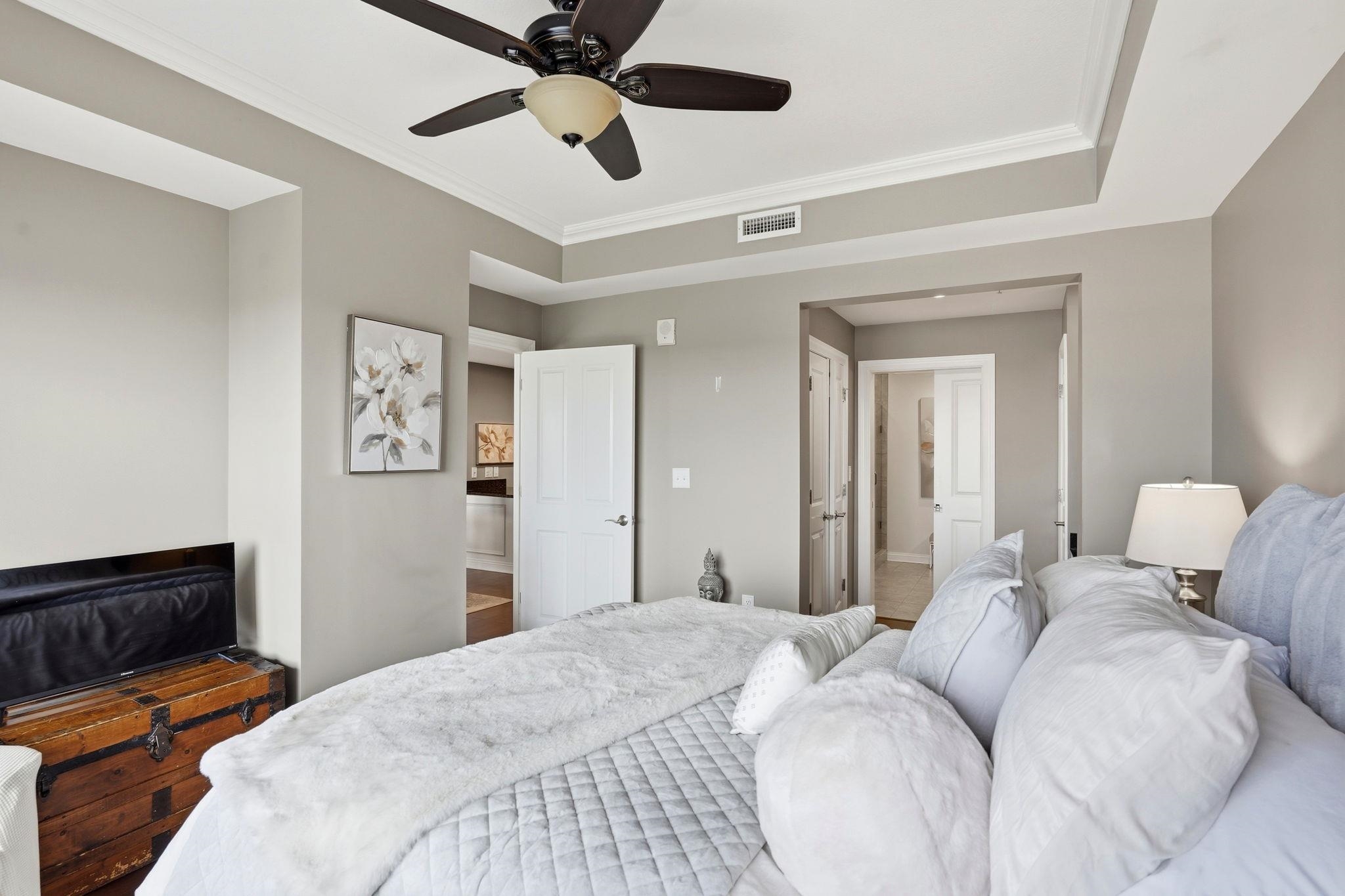 121 N Monroe Street Unit: 1107