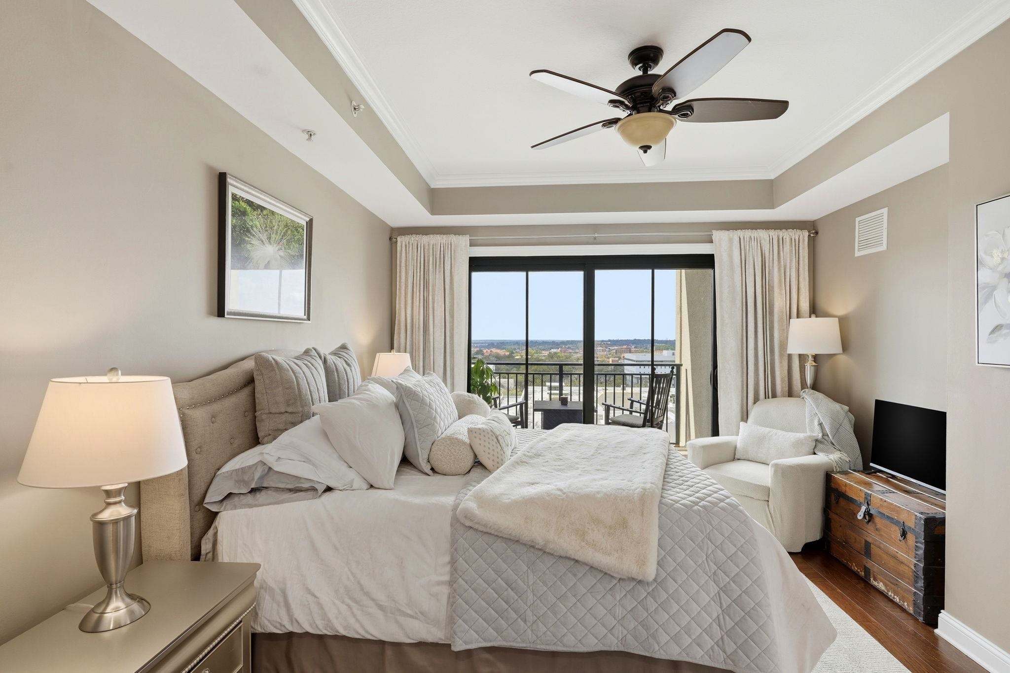 121 N Monroe Street Unit: 1107