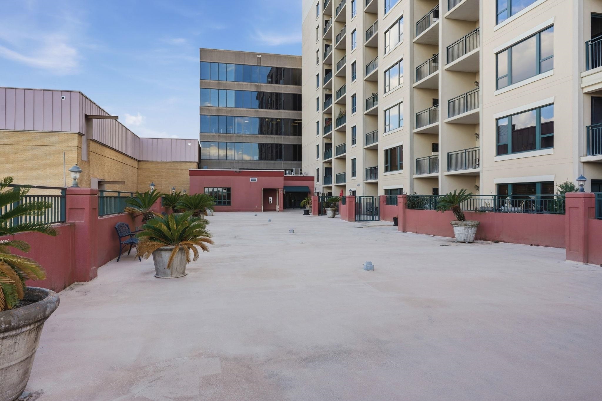 121 N Monroe Street Unit: 1107