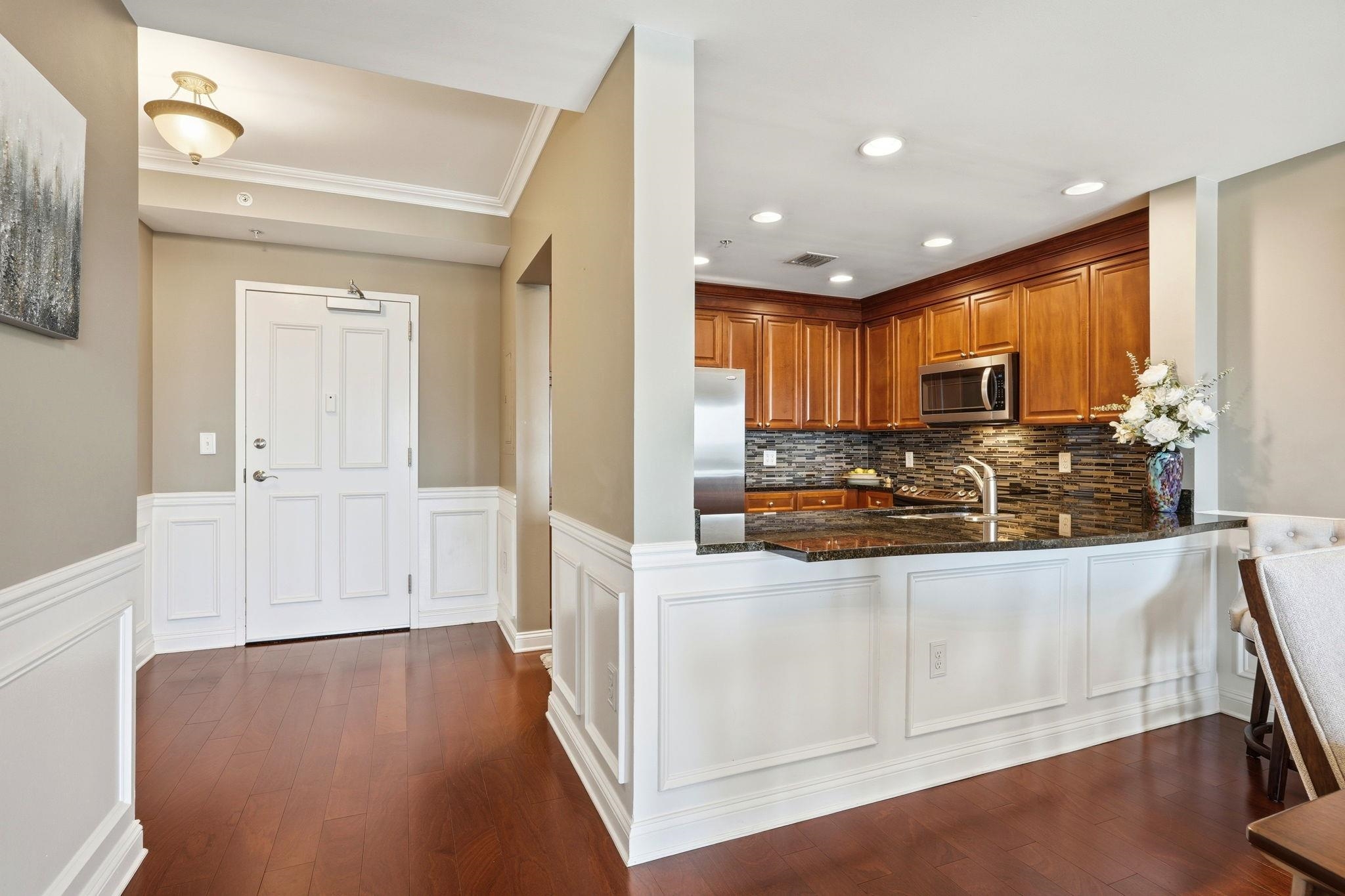 121 N Monroe Street Unit: 1107