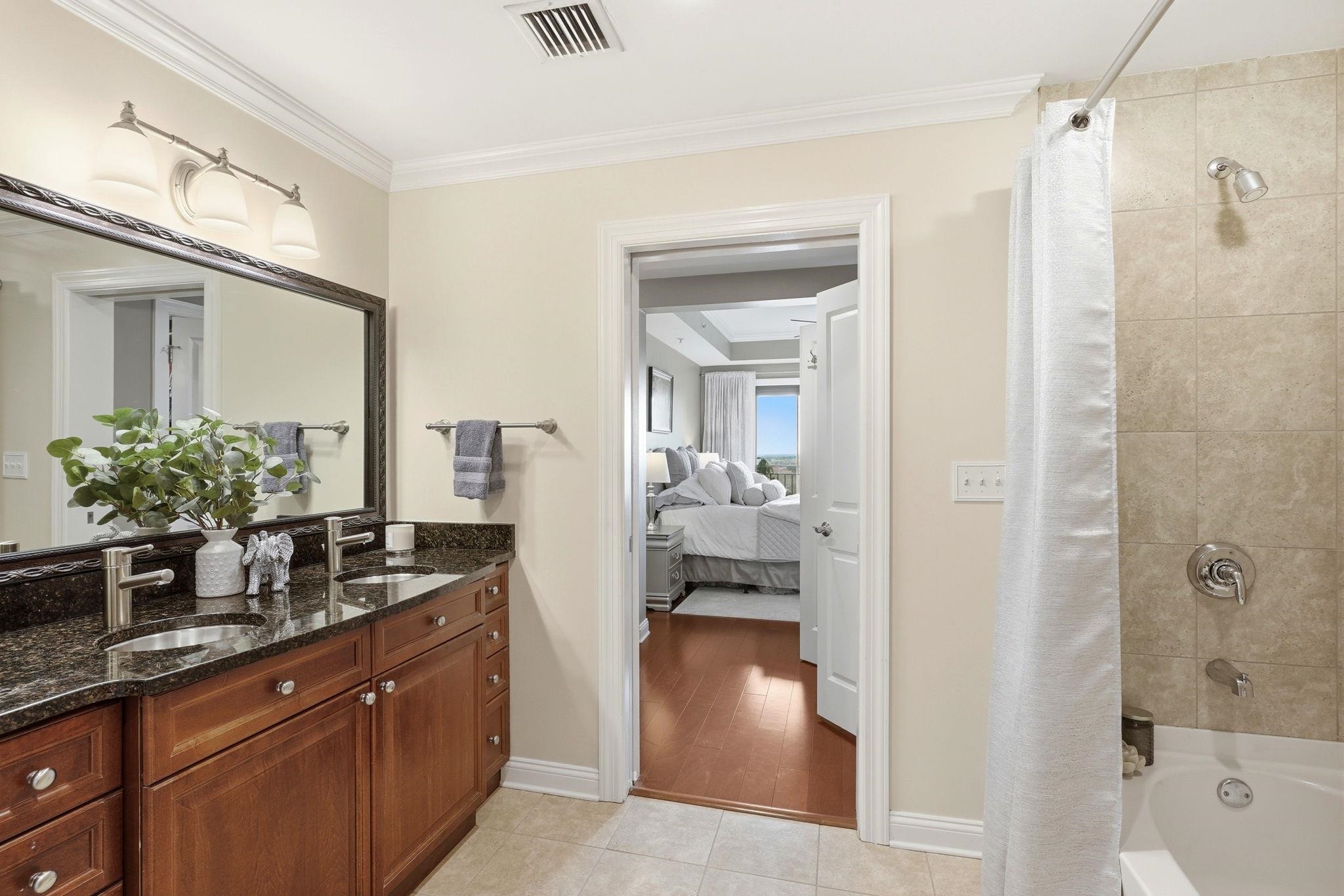 121 N Monroe Street Unit: 1107