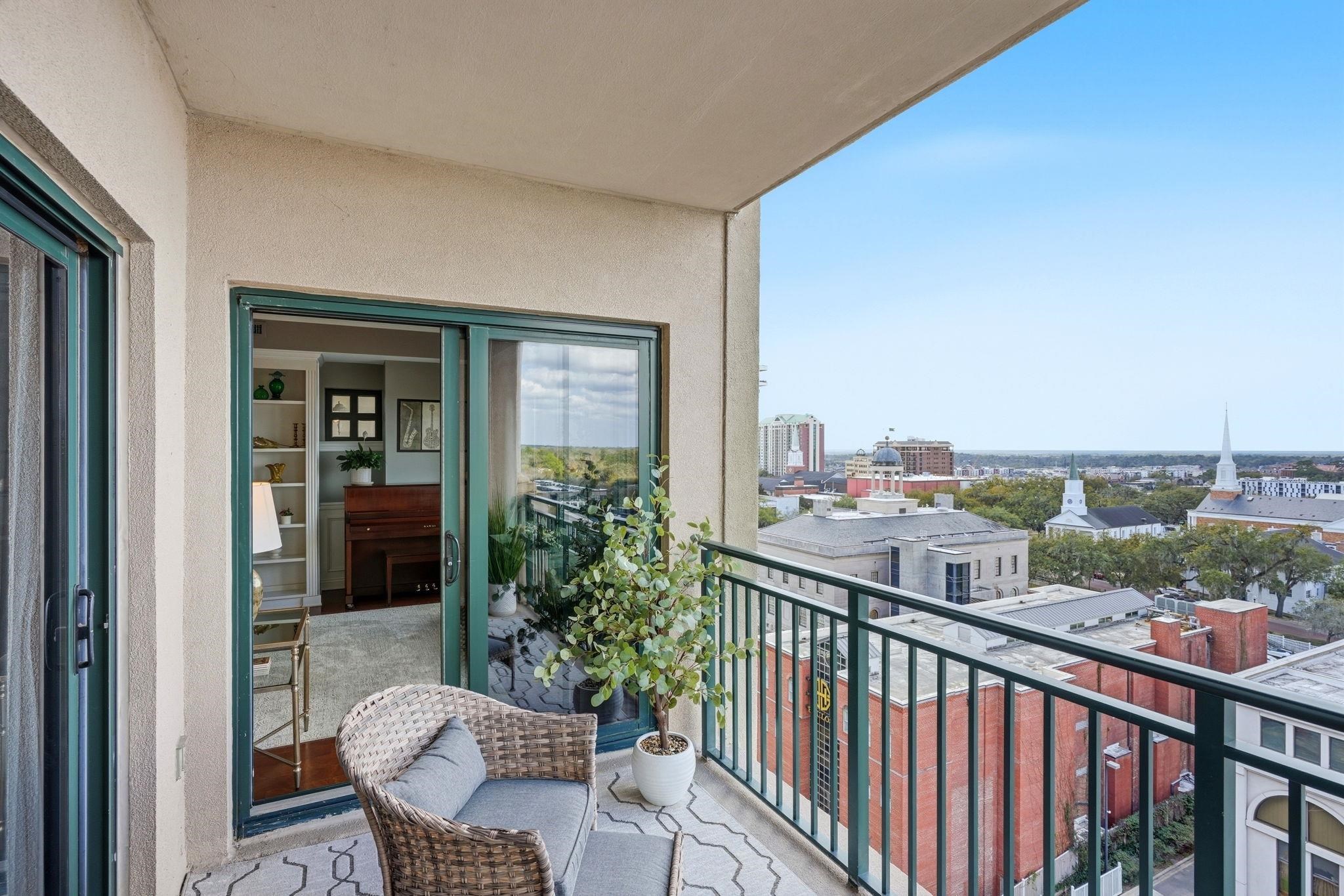 121 N Monroe Street Unit: 1107