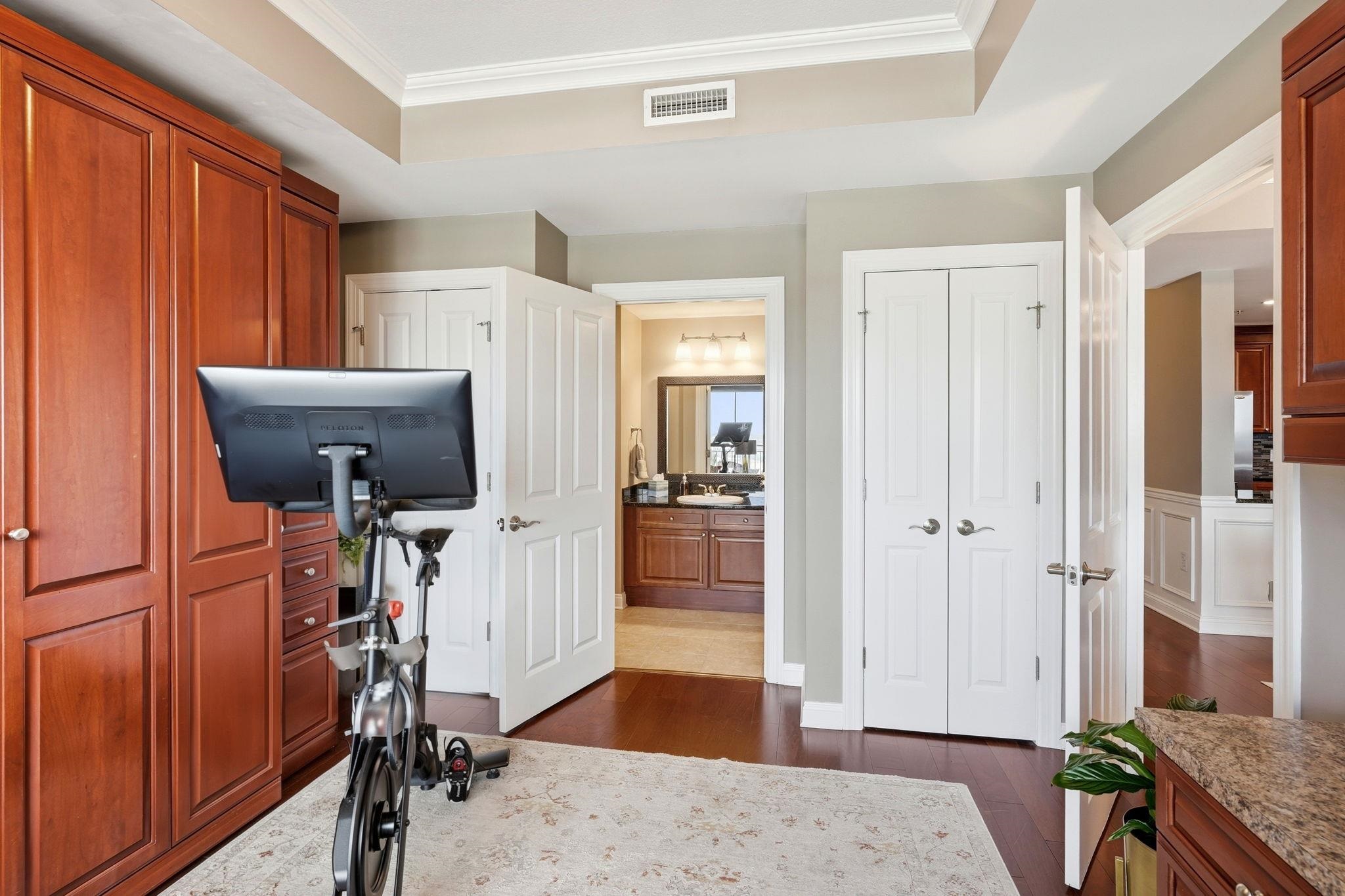 121 N Monroe Street Unit: 1107