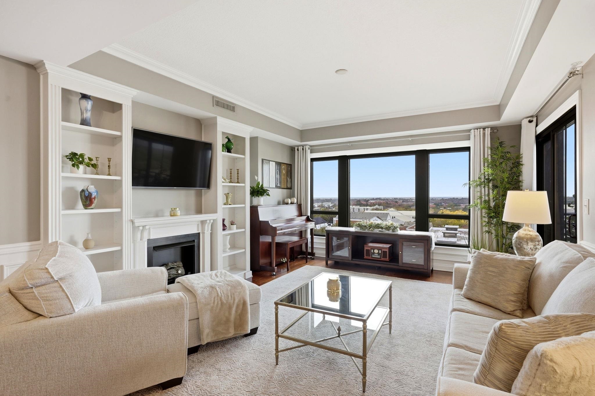 121 N Monroe Street Unit: 1107