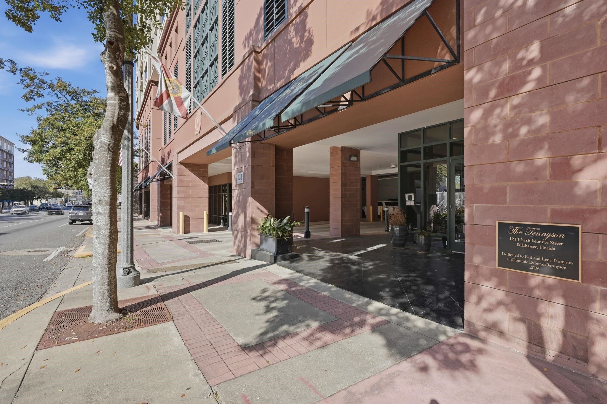 121 N Monroe Street Unit: 1107