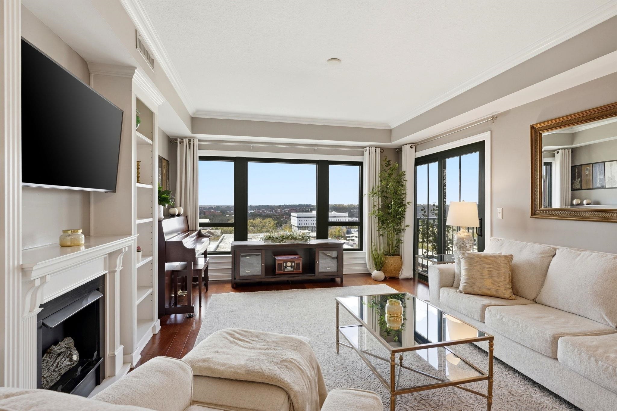 121 N Monroe Street Unit: 1107