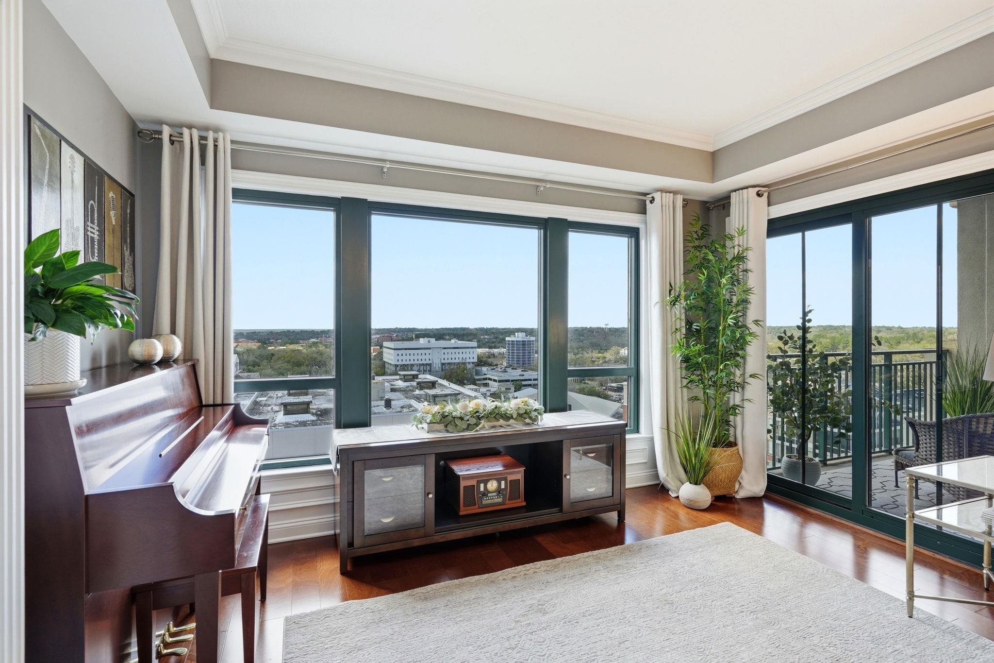 121 N Monroe Street Unit: 1107