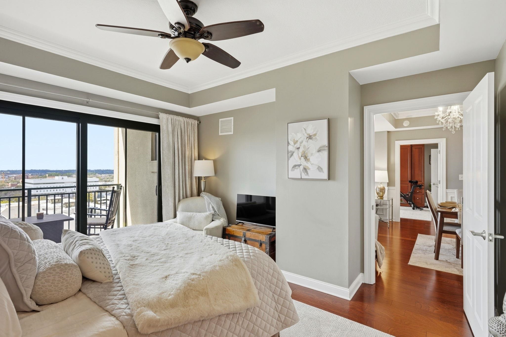 121 N Monroe Street Unit: 1107