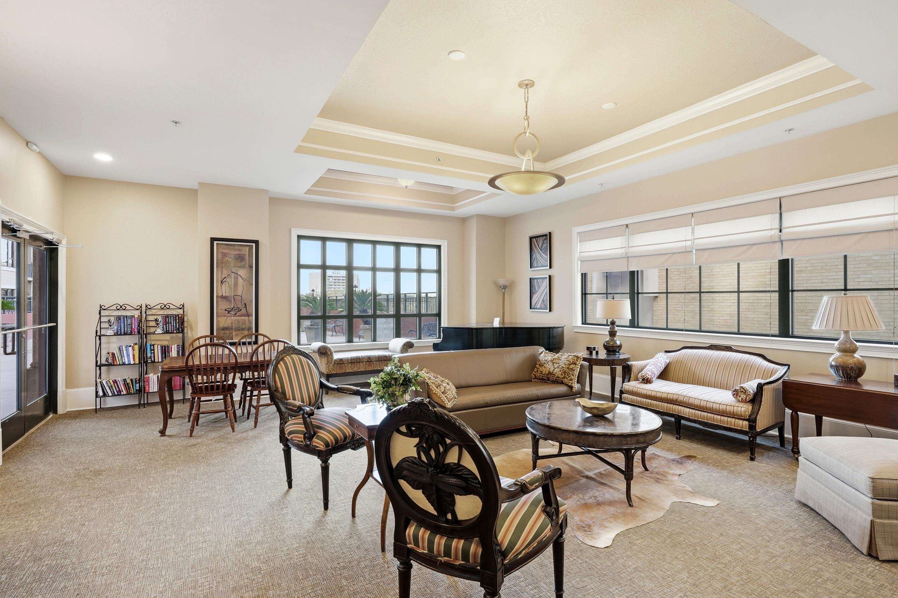 121 N Monroe Street Unit: 1107