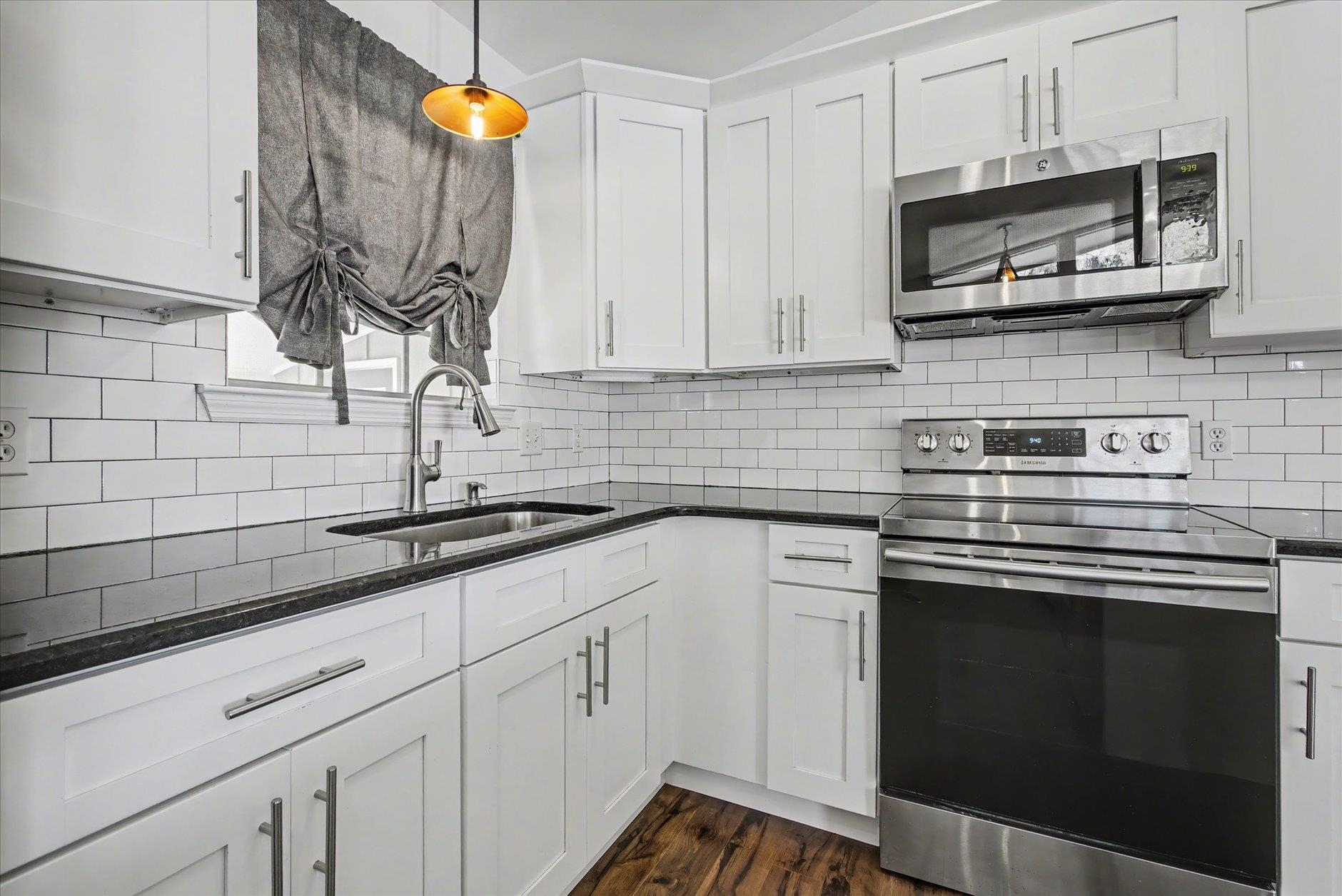 1913 Hideaway Court
