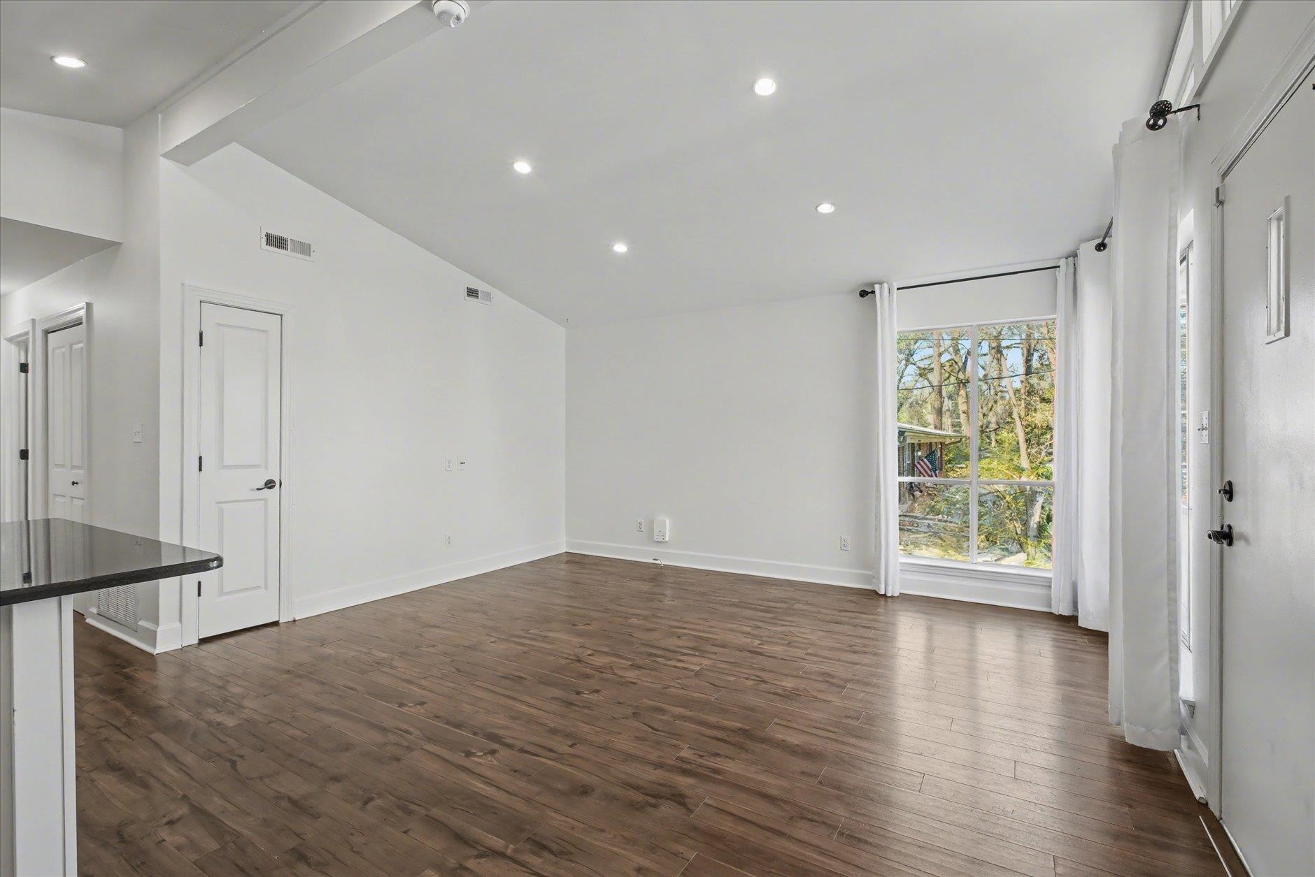 1913 Hideaway Court