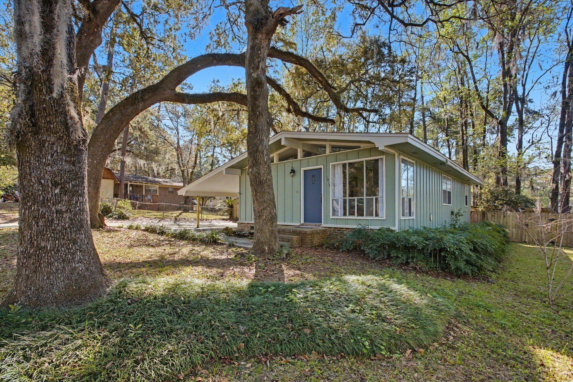 1913 Hideaway Court