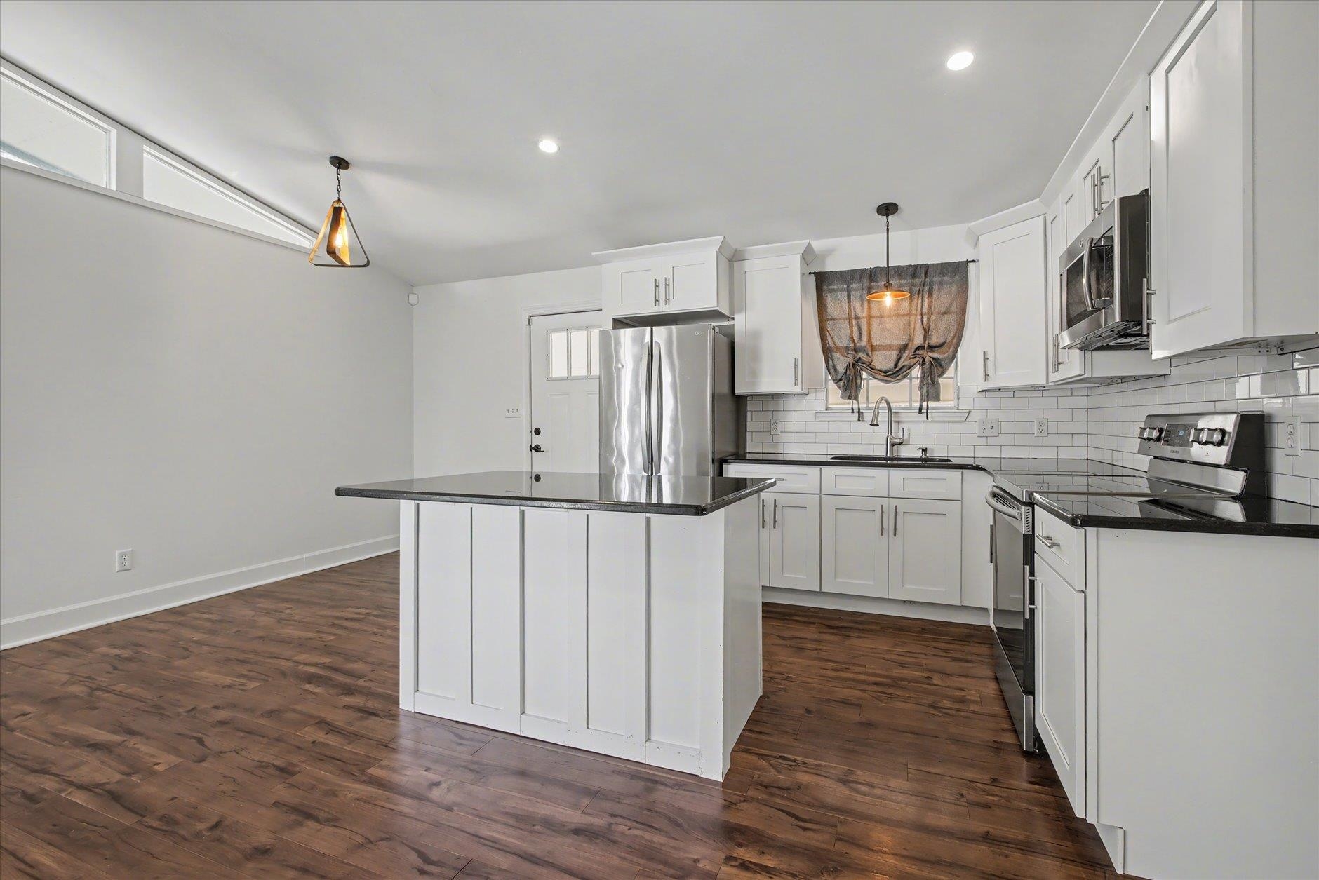 1913 Hideaway Court