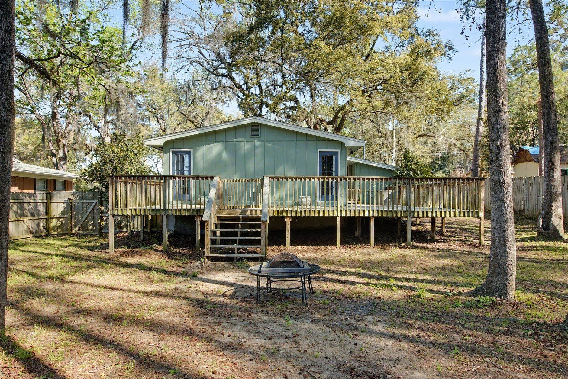 1913 Hideaway Court