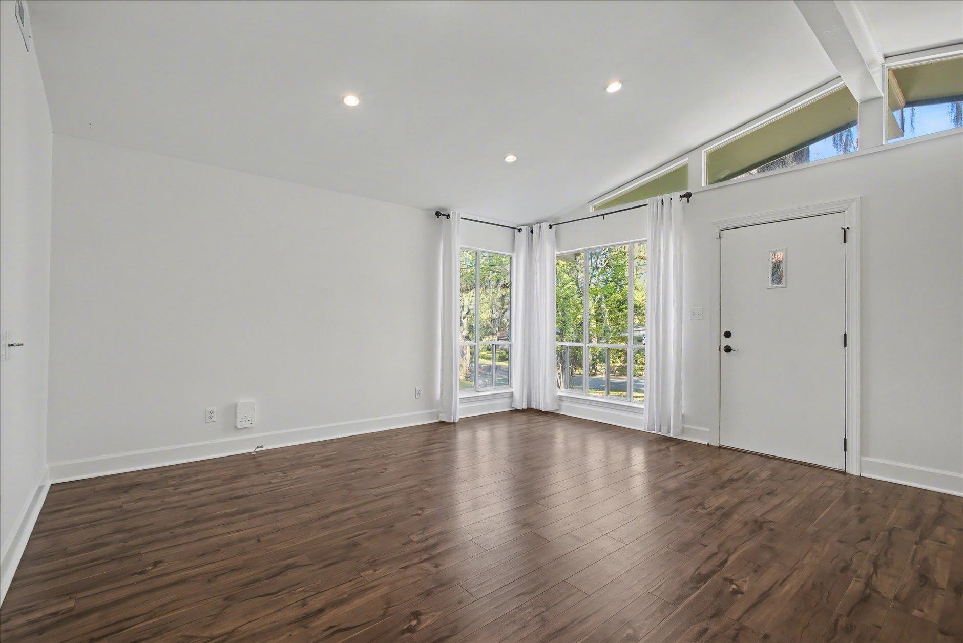 1913 Hideaway Court