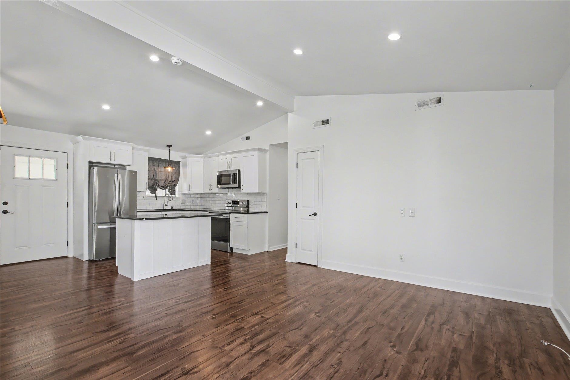 1913 Hideaway Court