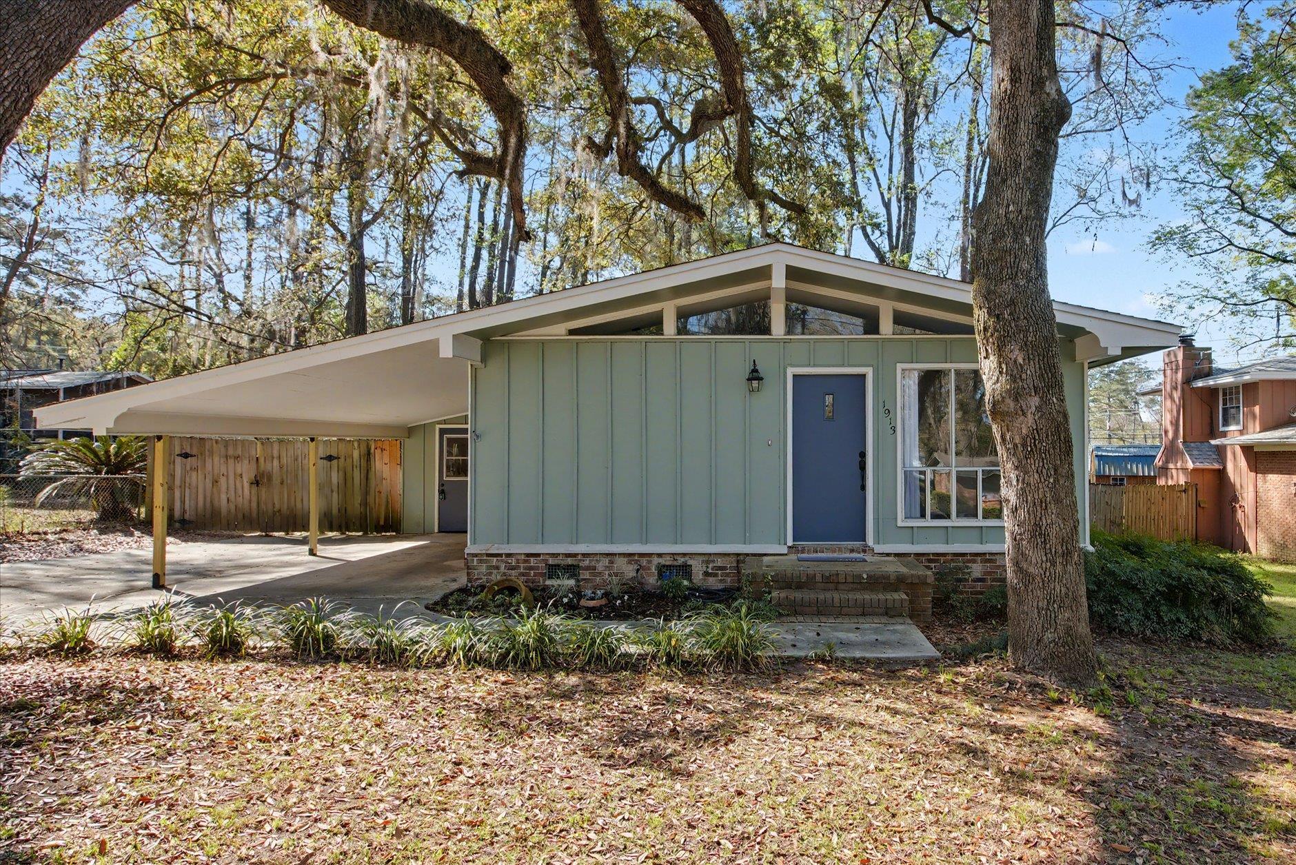 1913 Hideaway Court