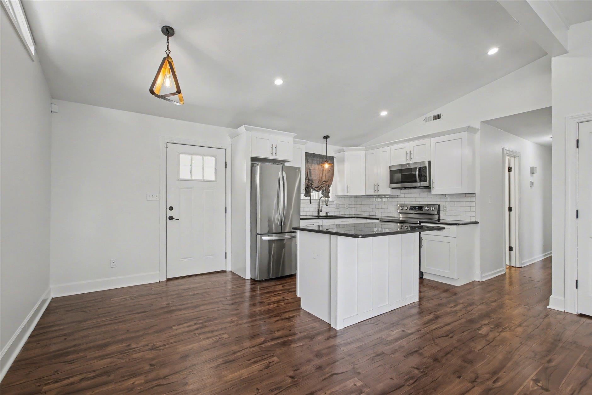 1913 Hideaway Court