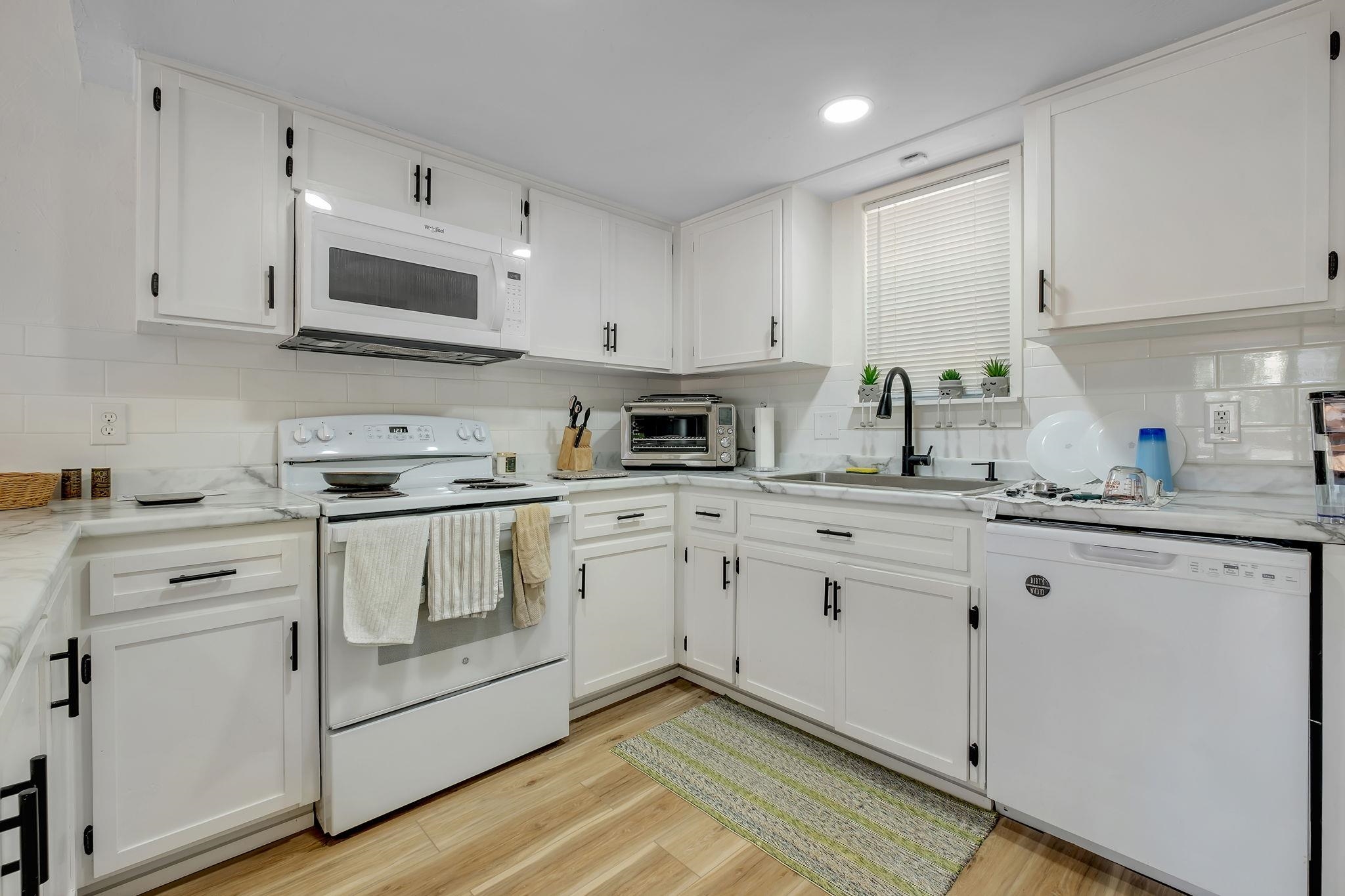 118 W 8th Avenue Unit: 1-7