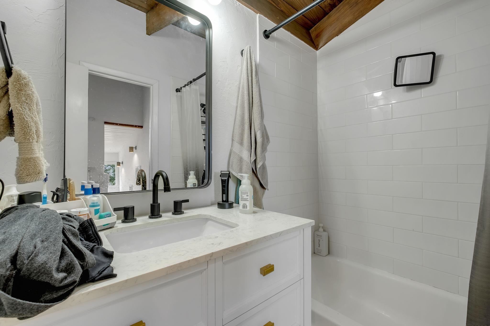 118 W 8th Avenue Unit: 1-7